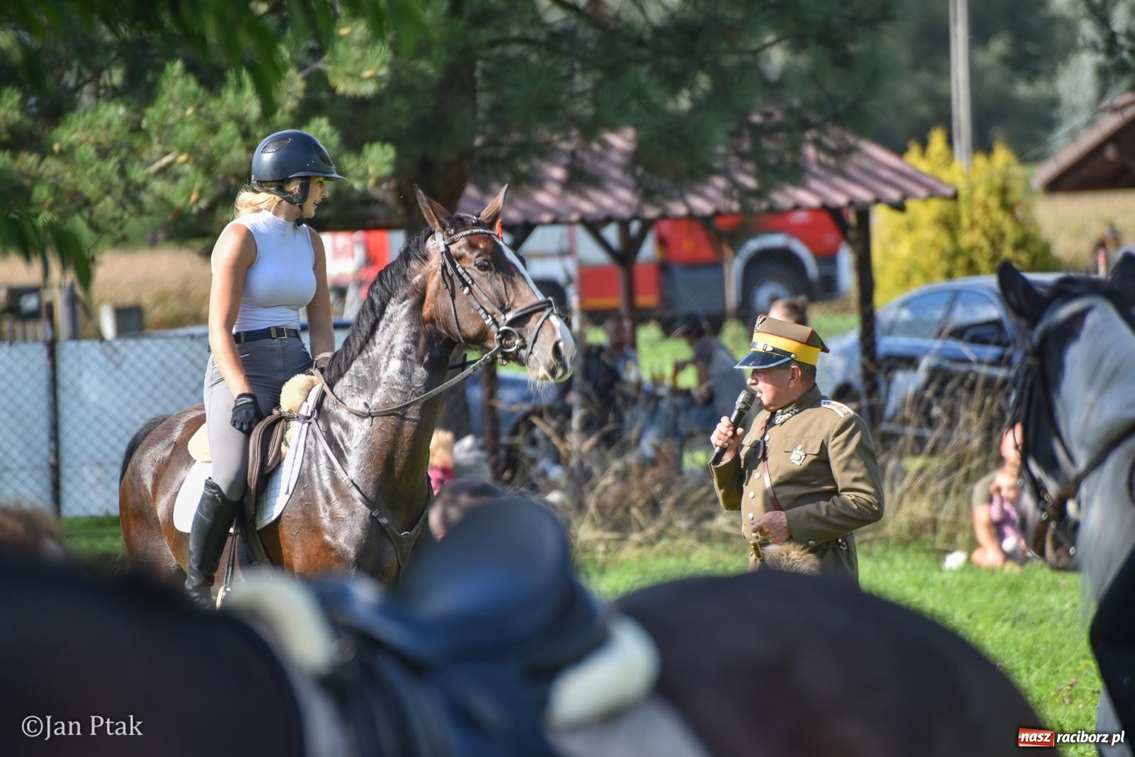 Zdjęcie w galerii na portalu naszraciborz.pl: Pogoń za lisem na Ostrogu. Tym razem kitę złapali Maria Szczyrba i Kacper Bizon wiadomości z regionu