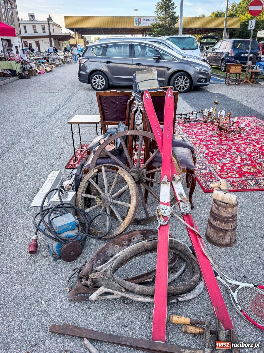 Zdjęcie w galerii na portalu naszraciborz.pl: Jarmark na granicy w Chałupkach. Sprzedawcy zjechali z całego regionu [FOTO i WIDEO] wiadomości z regionu