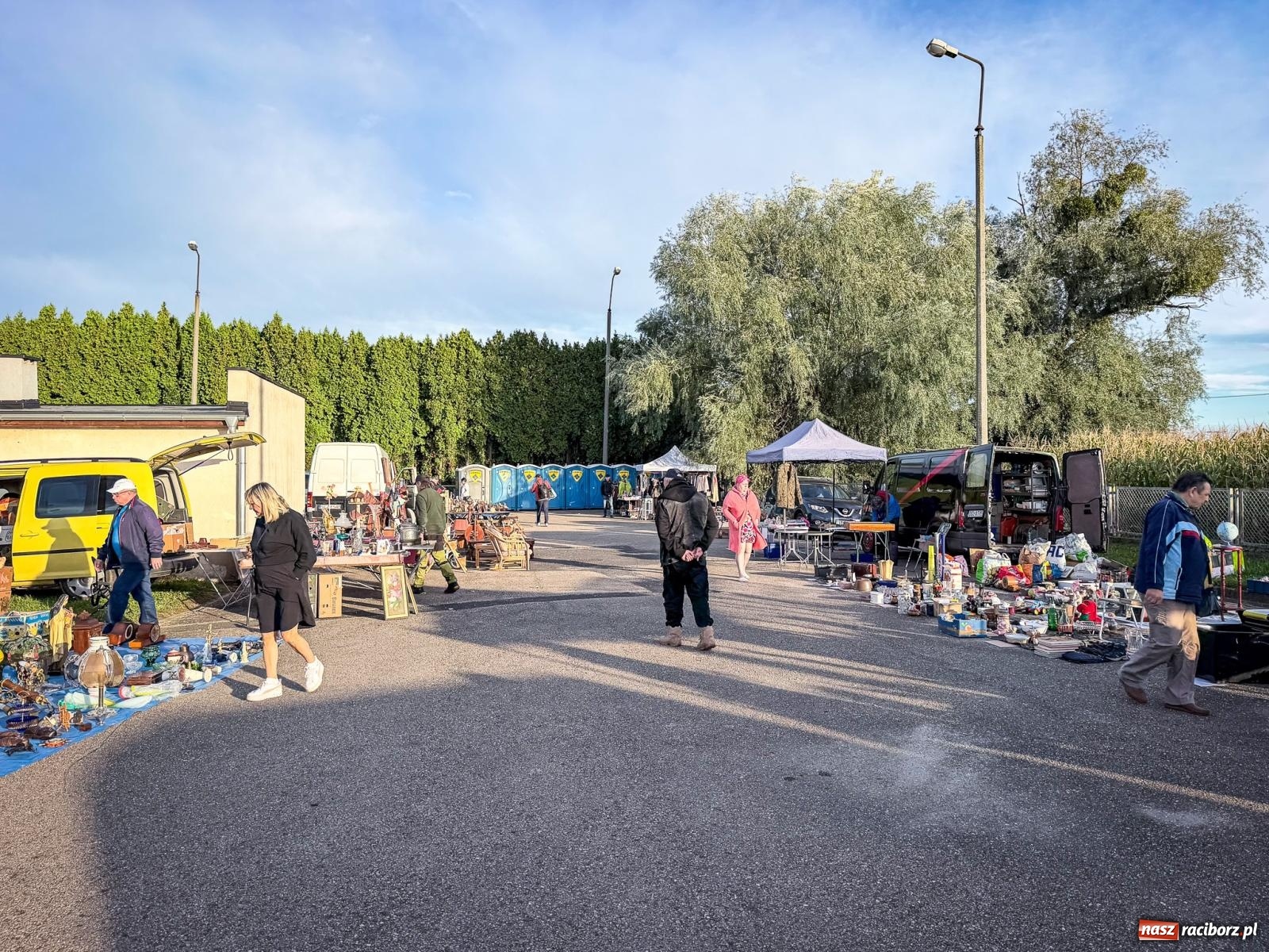 Zdjęcie w galerii na portalu naszraciborz.pl: Jarmark na granicy w Chałupkach. Sprzedawcy zjechali z całego regionu [FOTO i WIDEO] wiadomości z regionu