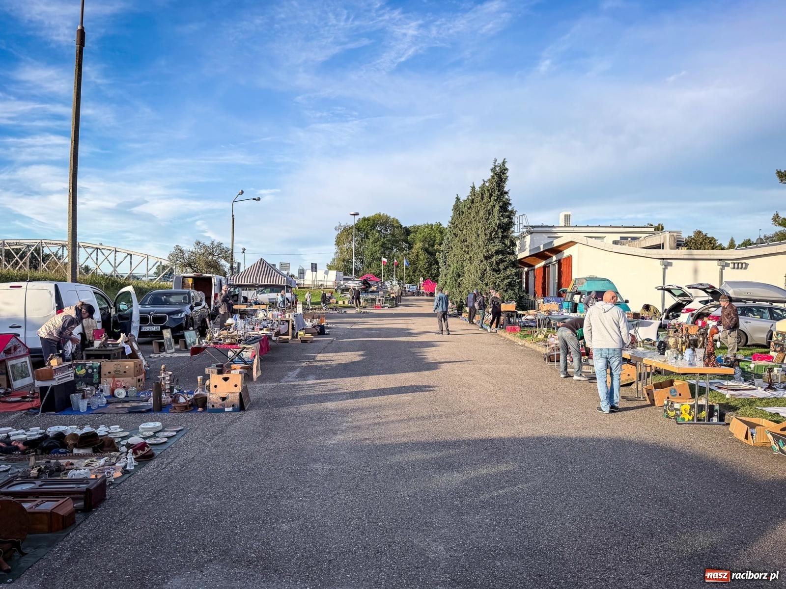 Zdjęcie w galerii na portalu naszraciborz.pl: Jarmark na granicy w Chałupkach. Sprzedawcy zjechali z całego regionu [FOTO i WIDEO] wiadomości z regionu