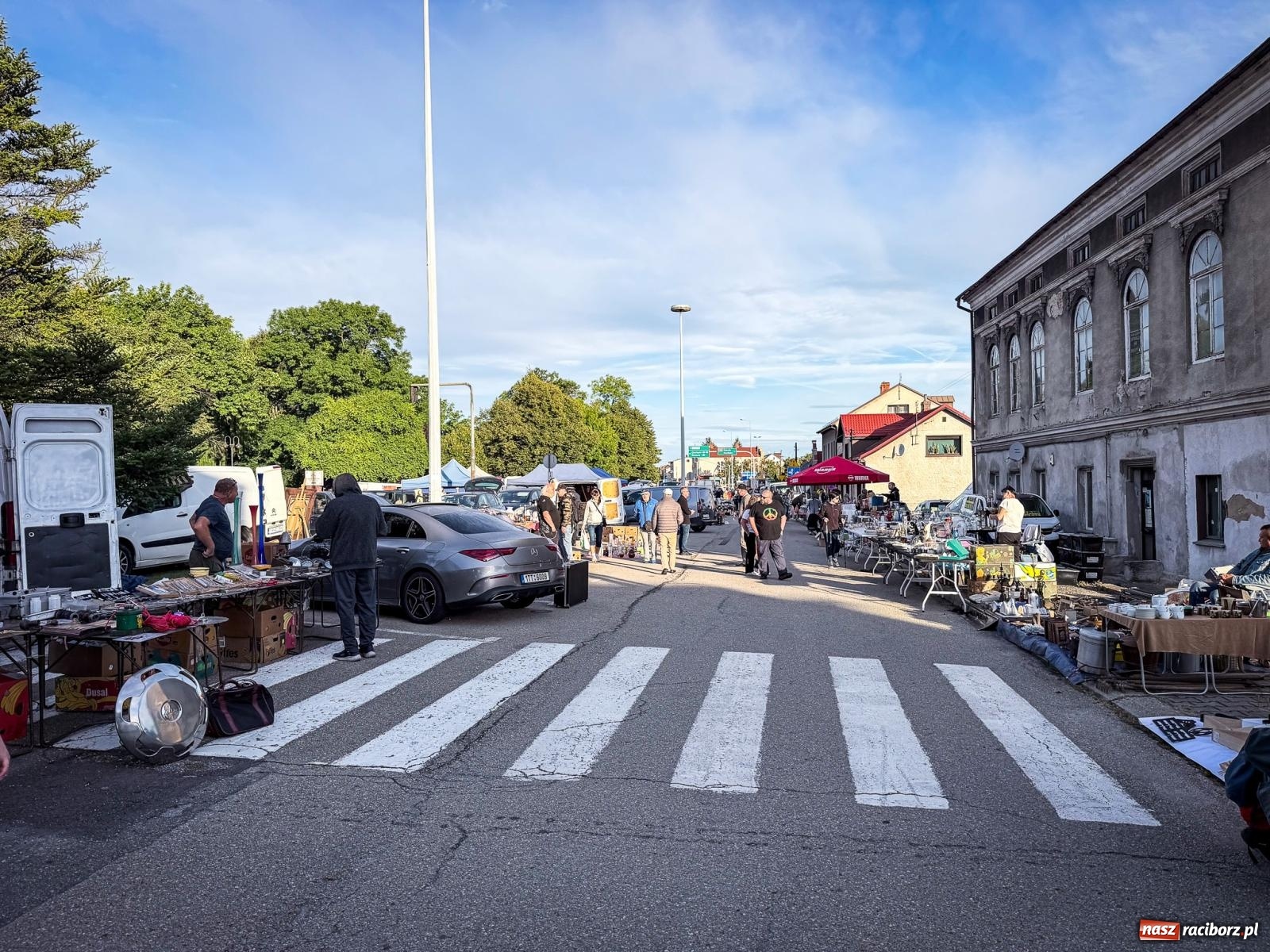 Zdjęcie w galerii na portalu naszraciborz.pl: Jarmark na granicy w Chałupkach. Sprzedawcy zjechali z całego regionu [FOTO i WIDEO] wiadomości z regionu