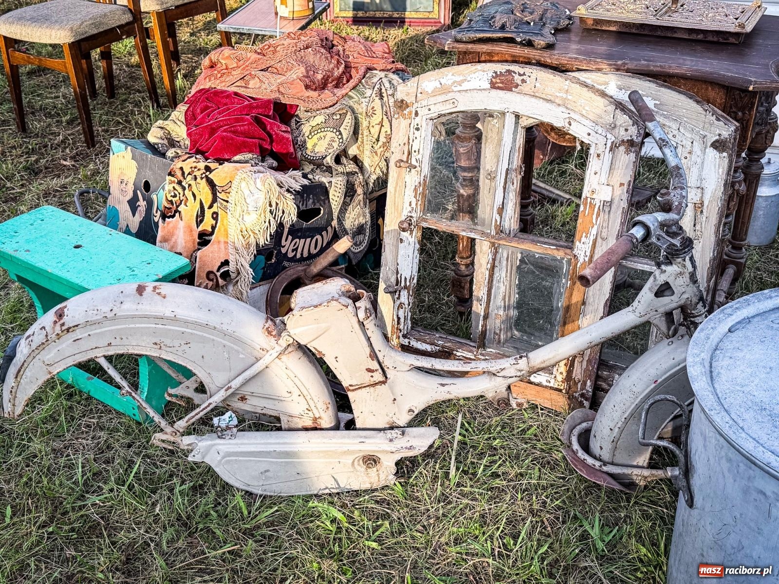 Zdjęcie w galerii na portalu naszraciborz.pl: Jarmark na granicy w Chałupkach. Sprzedawcy zjechali z całego regionu [FOTO i WIDEO] wiadomości z regionu