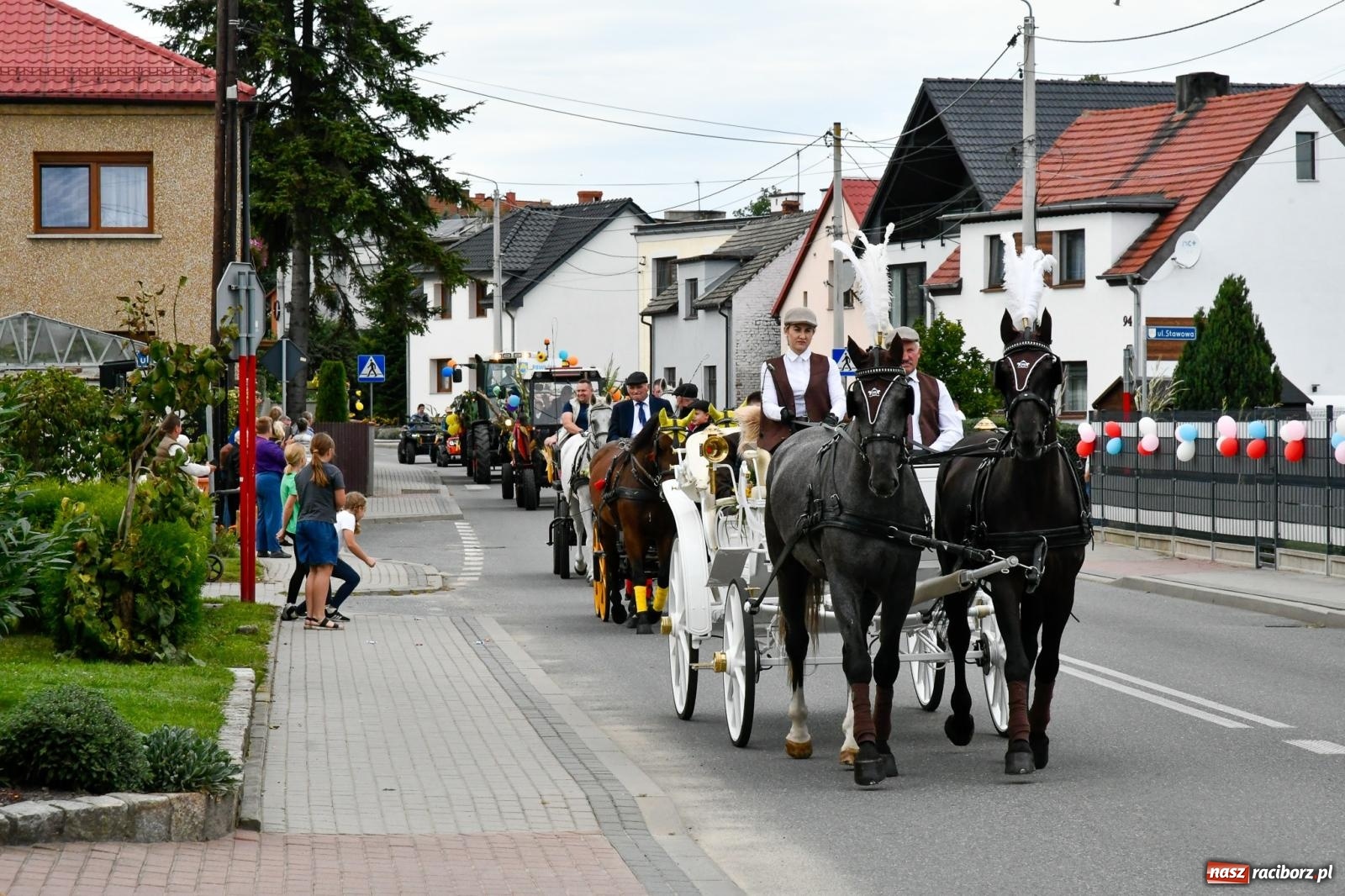 Zdjęcie w galerii na portalu naszraciborz.pl: Korowód w Pawłowie zamknął sezon dożynkowy [FOTO i WIDEO] wiadomości z regionu