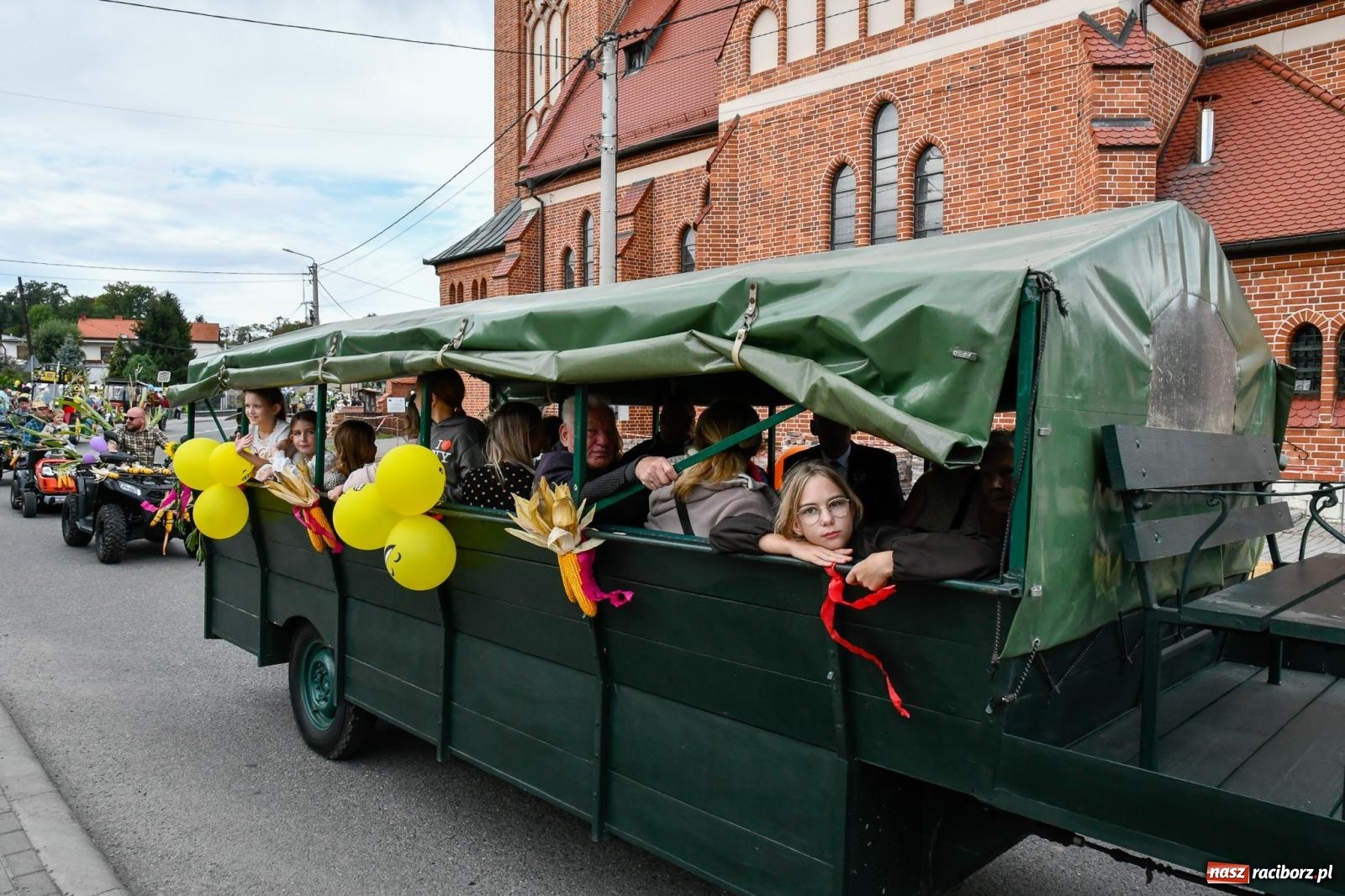 Zdjęcie w galerii na portalu naszraciborz.pl: Korowód w Pawłowie zamknął sezon dożynkowy [FOTO i WIDEO] wiadomości z regionu