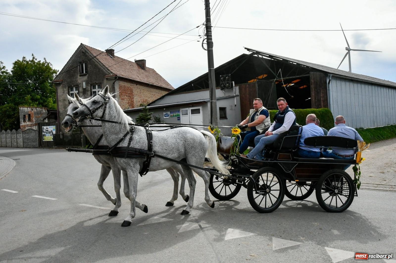 Zdjęcie w galerii na portalu naszraciborz.pl: Korowód w Pawłowie zamknął sezon dożynkowy [FOTO i WIDEO] wiadomości z regionu