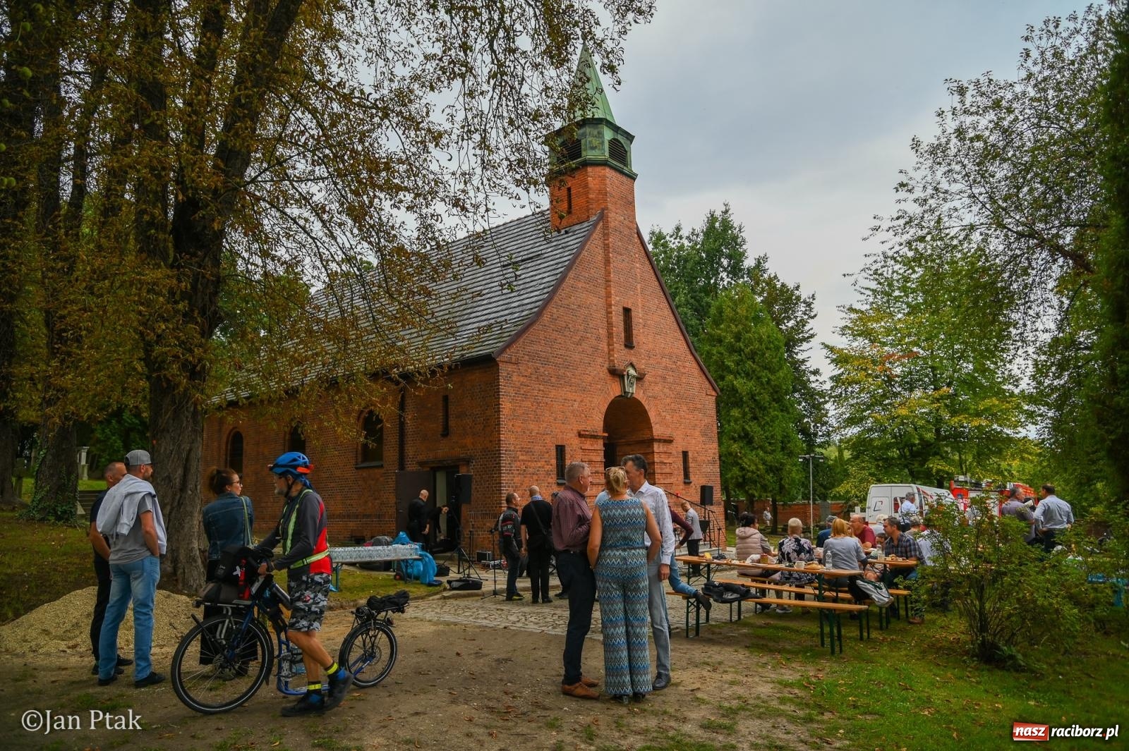 Zdjęcie w galerii na portalu naszraciborz.pl: Jazz na cmentarzu. Parafia ewangelicko-augsburska zaprosiła Raciborza na koncert na wzgórzu wiadomości z regionu
