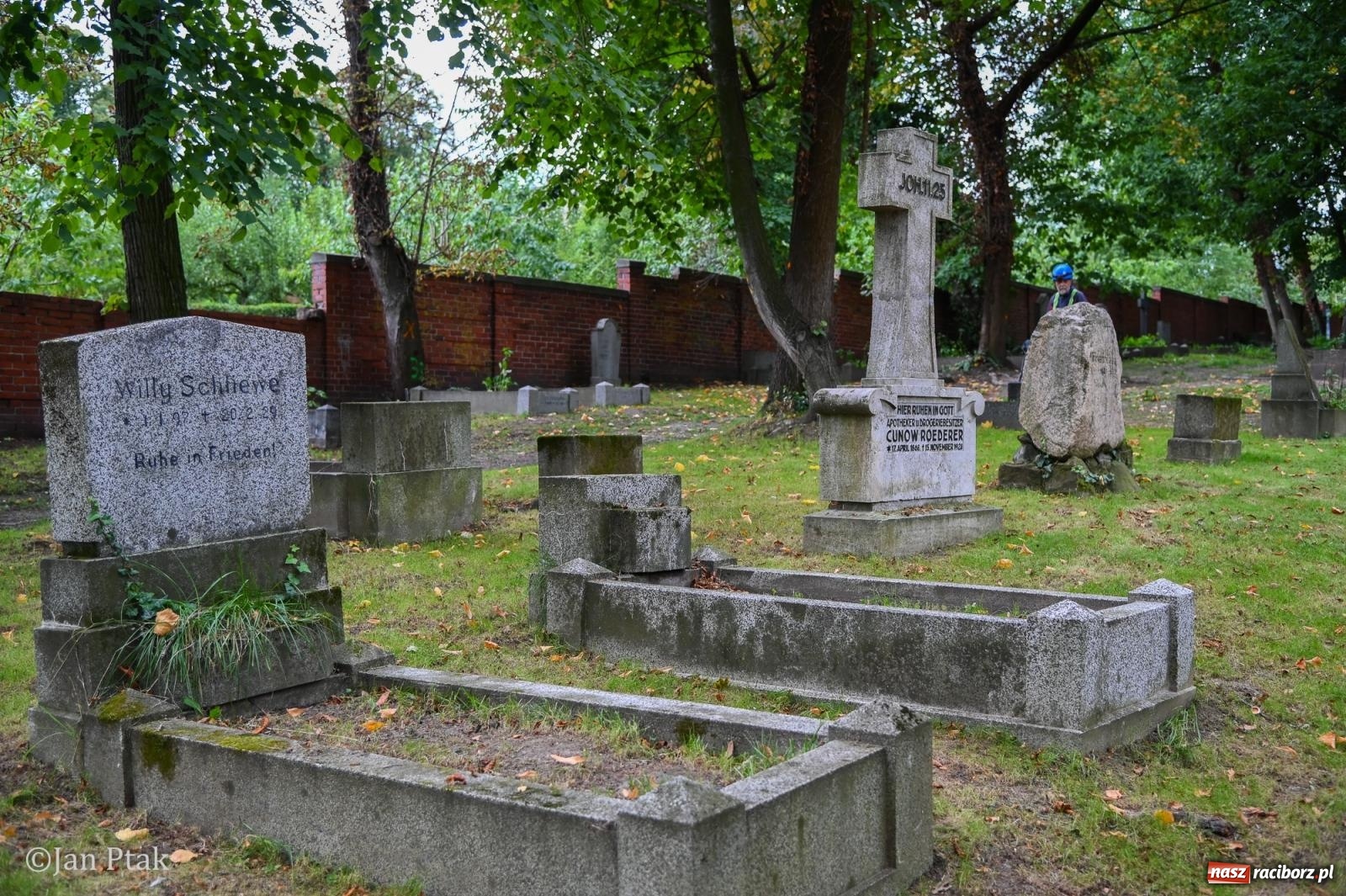 Zdjęcie w galerii na portalu naszraciborz.pl: Jazz na cmentarzu. Parafia ewangelicko-augsburska zaprosiła Raciborza na koncert na wzgórzu wiadomości z regionu
