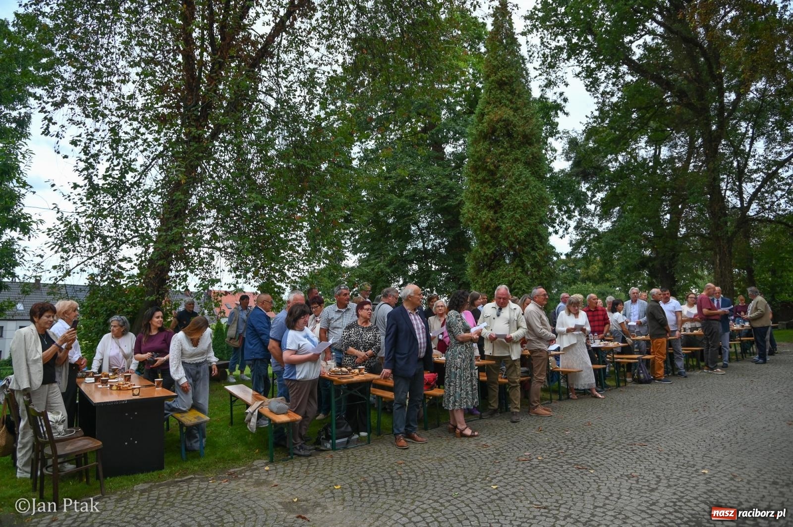 Zdjęcie w galerii na portalu naszraciborz.pl: Jazz na cmentarzu. Parafia ewangelicko-augsburska zaprosiła Raciborza na koncert na wzgórzu wiadomości z regionu