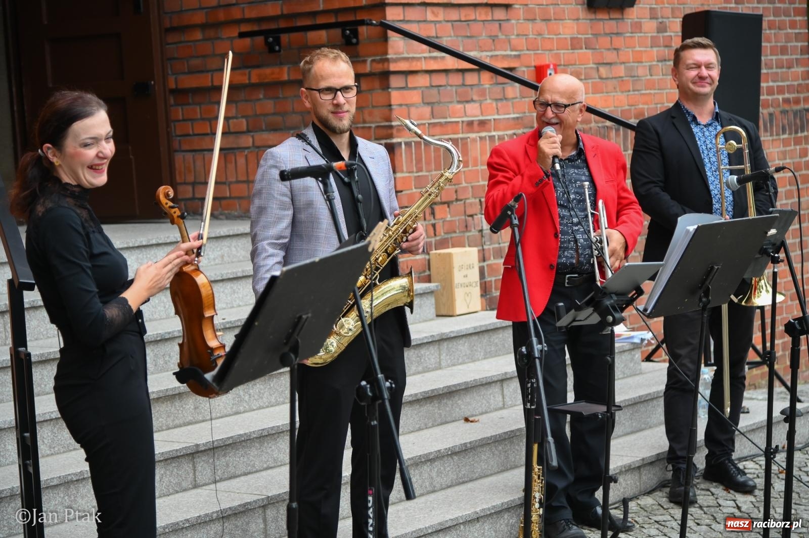 Zdjęcie w galerii na portalu naszraciborz.pl: Jazz na cmentarzu. Parafia ewangelicko-augsburska zaprosiła Raciborza na koncert na wzgórzu wiadomości z regionu