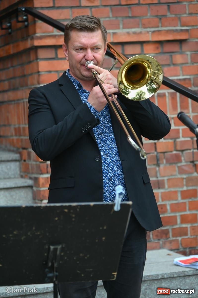 Zdjęcie w galerii na portalu naszraciborz.pl: Jazz na cmentarzu. Parafia ewangelicko-augsburska zaprosiła Raciborza na koncert na wzgórzu wiadomości z regionu