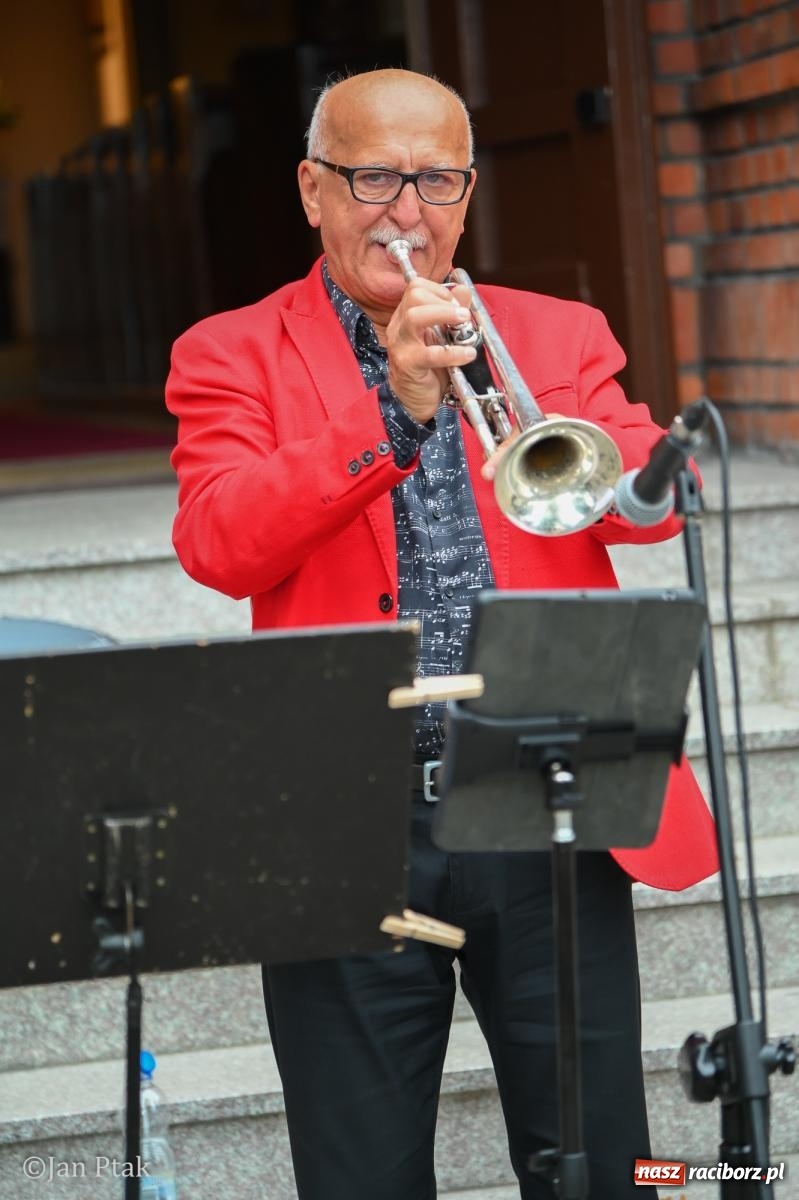 Zdjęcie w galerii na portalu naszraciborz.pl: Jazz na cmentarzu. Parafia ewangelicko-augsburska zaprosiła Raciborza na koncert na wzgórzu wiadomości z regionu