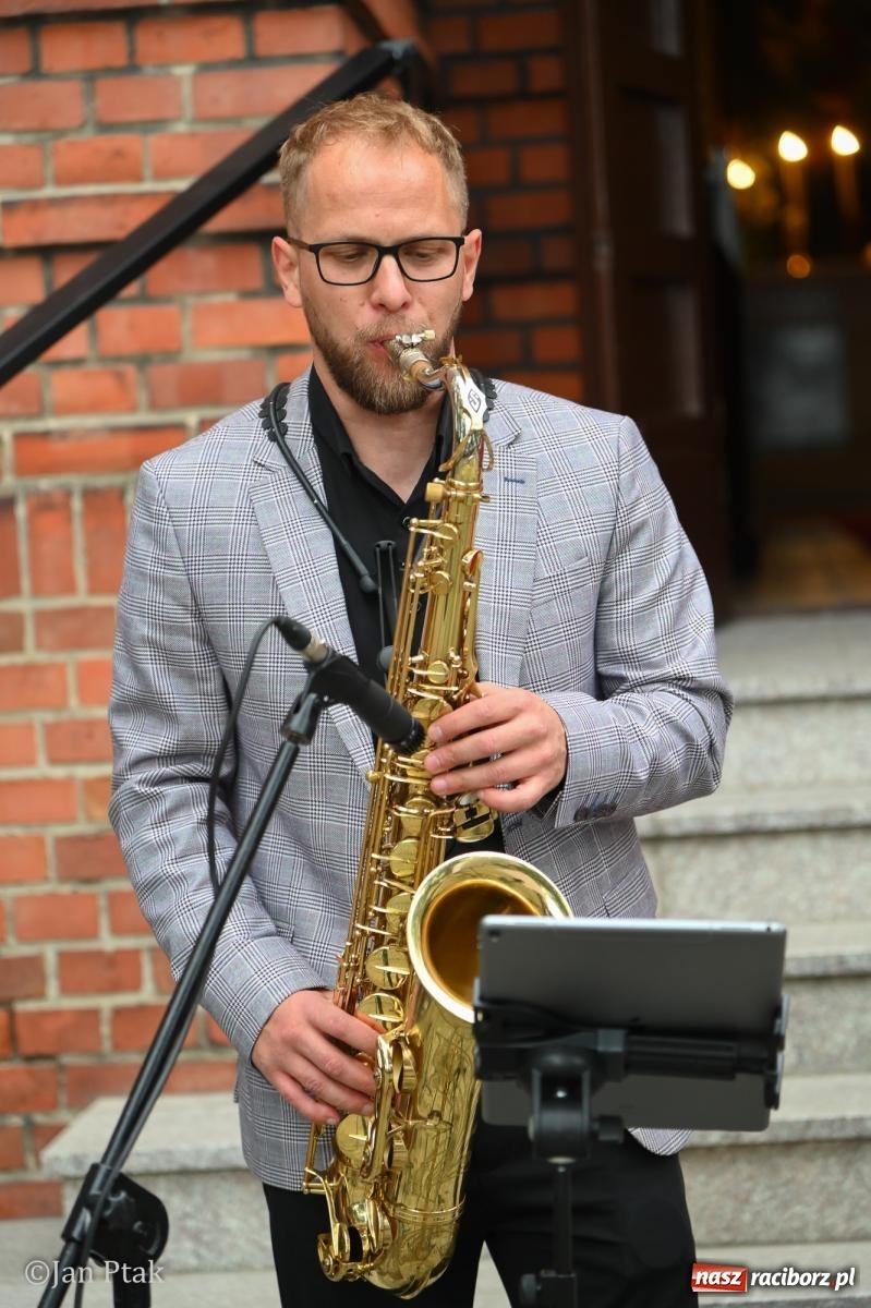 Zdjęcie w galerii na portalu naszraciborz.pl: Jazz na cmentarzu. Parafia ewangelicko-augsburska zaprosiła Raciborza na koncert na wzgórzu wiadomości z regionu