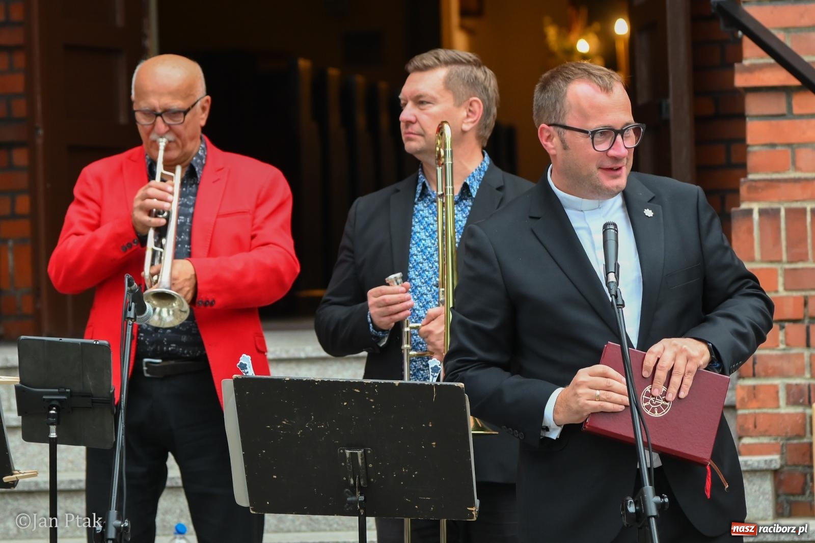 Zdjęcie w galerii na portalu naszraciborz.pl: Jazz na cmentarzu. Parafia ewangelicko-augsburska zaprosiła Raciborza na koncert na wzgórzu wiadomości z regionu