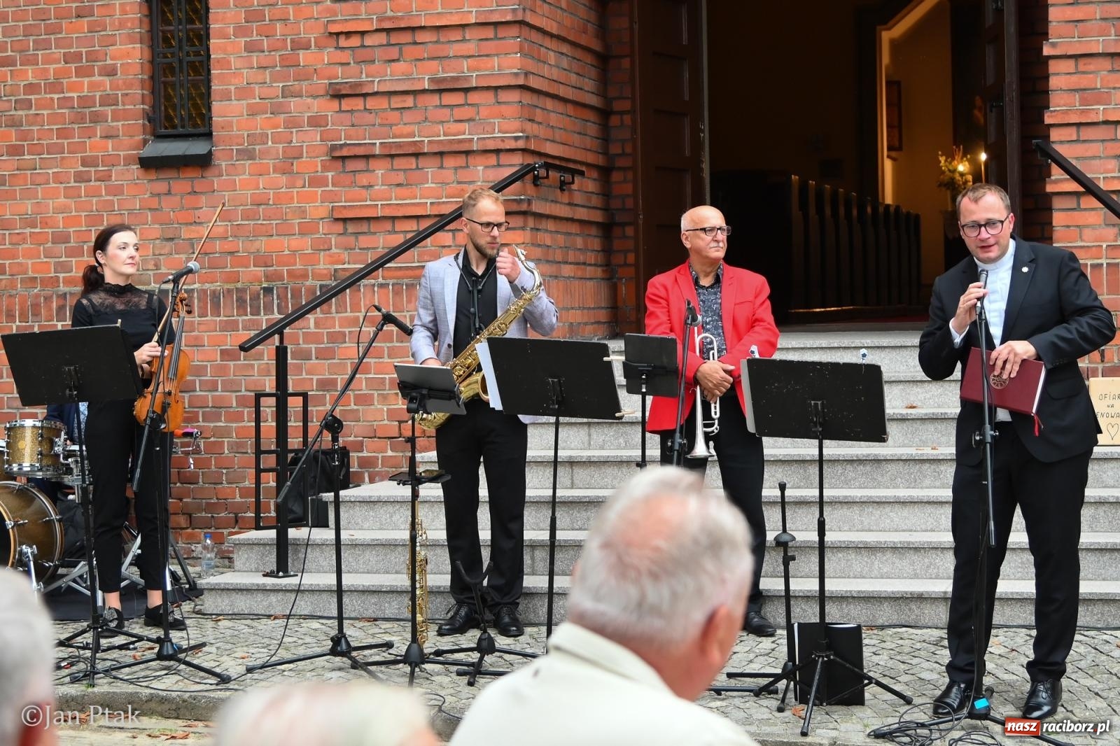 Zdjęcie w galerii na portalu naszraciborz.pl: Jazz na cmentarzu. Parafia ewangelicko-augsburska zaprosiła Raciborza na koncert na wzgórzu wiadomości z regionu
