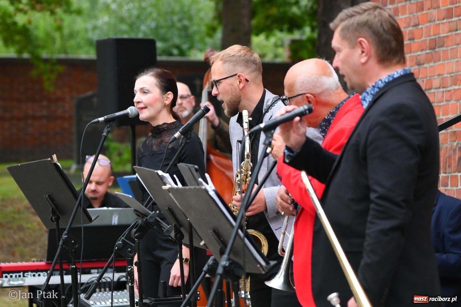 Zdjęcie w galerii na portalu naszraciborz.pl: Jazz na cmentarzu. Parafia ewangelicko-augsburska zaprosiła Raciborza na koncert na wzgórzu wiadomości z regionu