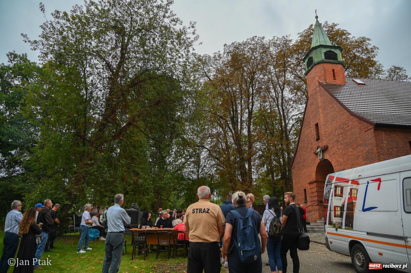 Zdjęcie w galerii na portalu naszraciborz.pl: Jazz na cmentarzu. Parafia ewangelicko-augsburska zaprosiła Raciborza na koncert na wzgórzu wiadomości z regionu