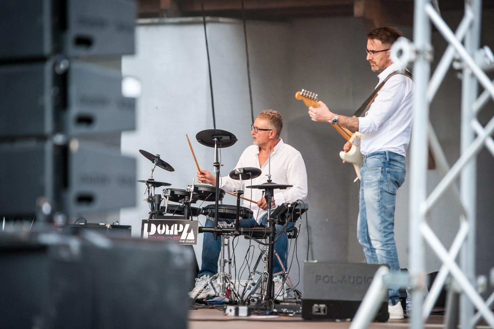 Zdjęcie w galerii na portalu naszraciborz.pl: Muzyczne pożegnanie lata na Zamku Piastowskim. Pompa Band i Il Mondo zaśpiewali dla publiczności [FOTO i WIDEO] wiadomości z regionu