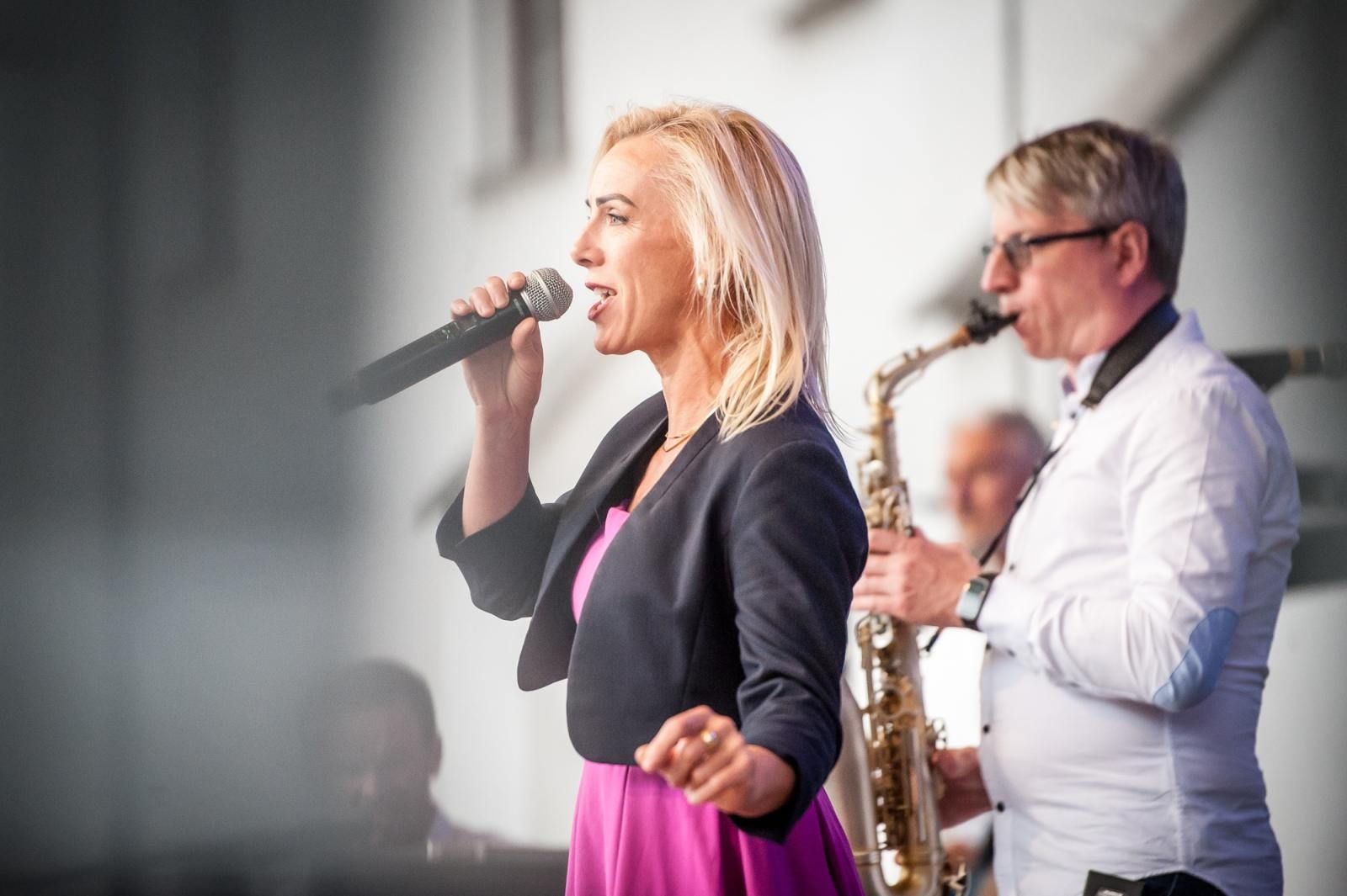 Zdjęcie w galerii na portalu naszraciborz.pl: Muzyczne pożegnanie lata na Zamku Piastowskim. Pompa Band i Il Mondo zaśpiewali dla publiczności [FOTO i WIDEO] wiadomości z regionu