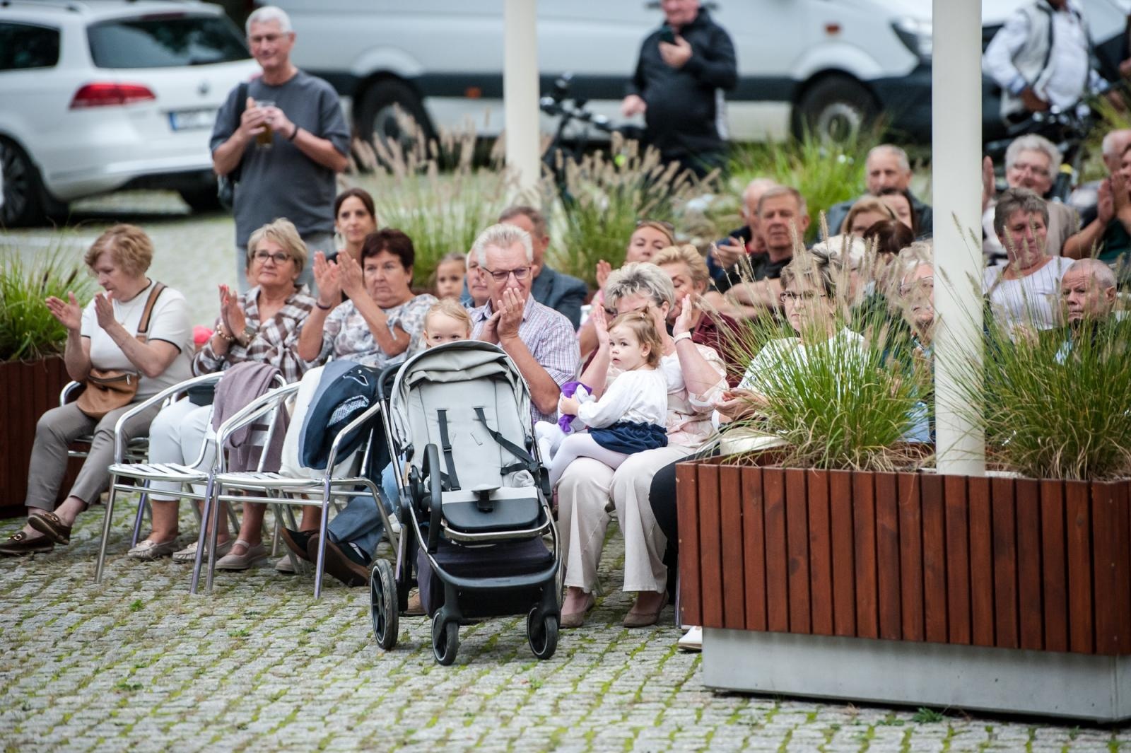 Zdjęcie w galerii na portalu naszraciborz.pl: Muzyczne pożegnanie lata na Zamku Piastowskim. Pompa Band i Il Mondo zaśpiewali dla publiczności [FOTO i WIDEO] wiadomości z regionu