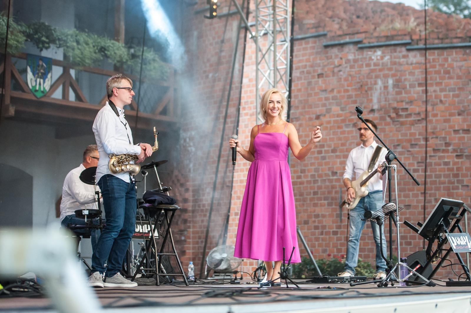 Zdjęcie w galerii na portalu naszraciborz.pl: Muzyczne pożegnanie lata na Zamku Piastowskim. Pompa Band i Il Mondo zaśpiewali dla publiczności [FOTO i WIDEO] wiadomości z regionu