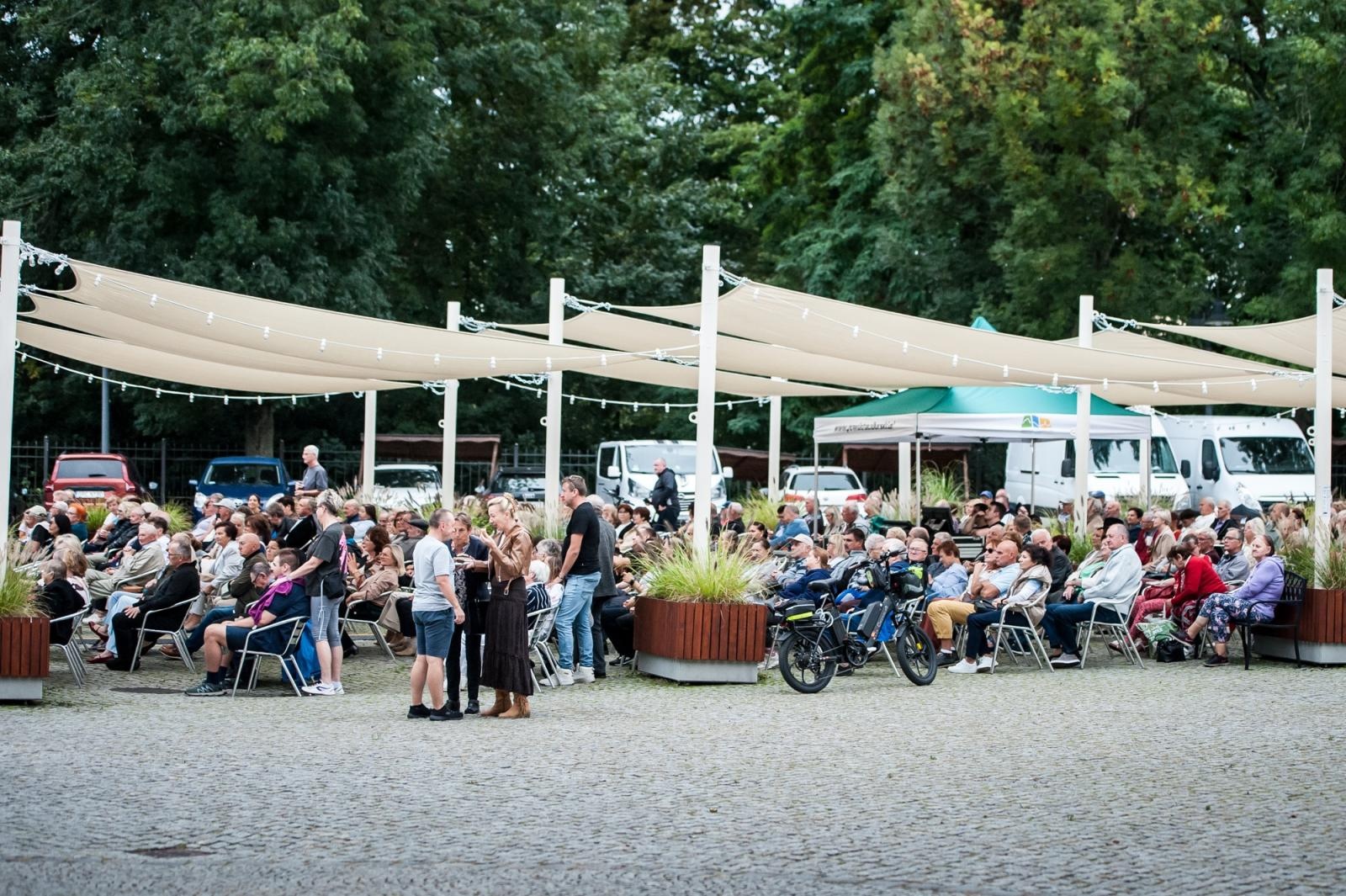 Zdjęcie w galerii na portalu naszraciborz.pl: Muzyczne pożegnanie lata na Zamku Piastowskim. Pompa Band i Il Mondo zaśpiewali dla publiczności [FOTO i WIDEO] wiadomości z regionu