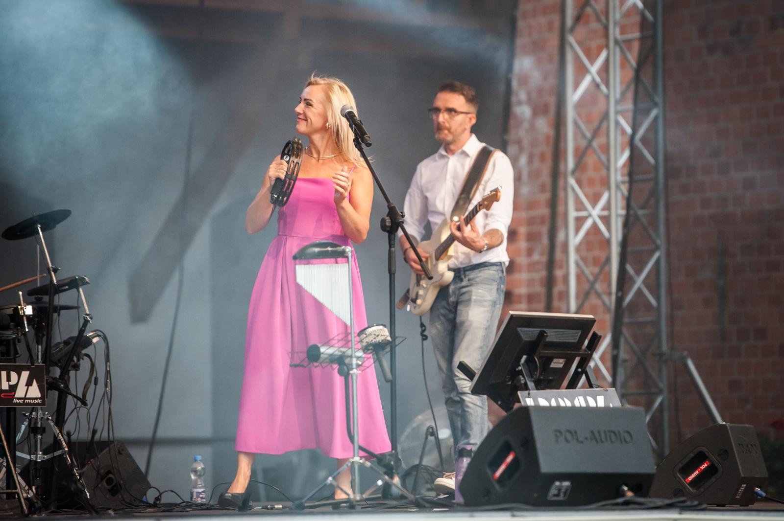 Zdjęcie w galerii na portalu naszraciborz.pl: Muzyczne pożegnanie lata na Zamku Piastowskim. Pompa Band i Il Mondo zaśpiewali dla publiczności [FOTO i WIDEO] wiadomości z regionu
