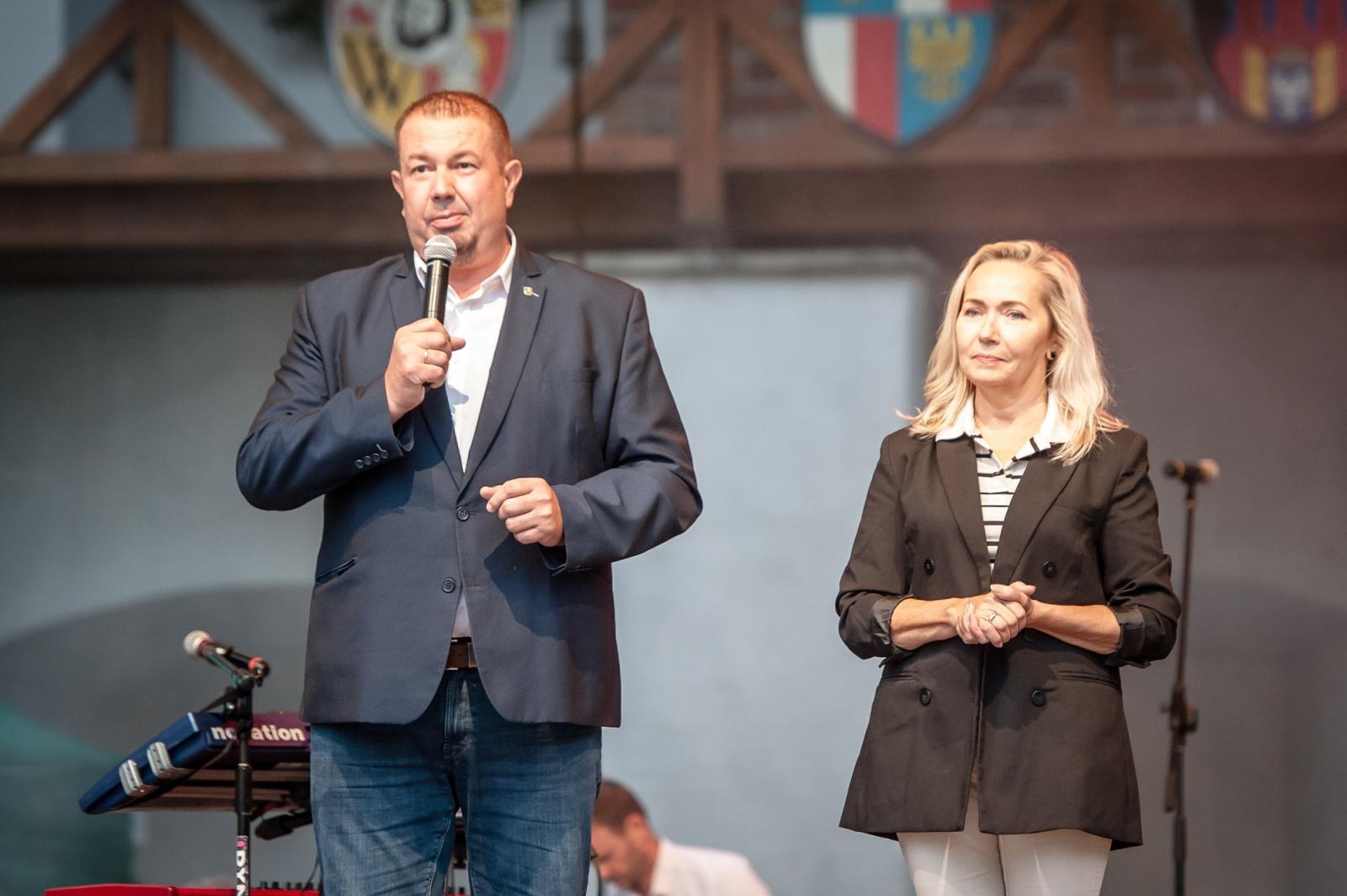Zdjęcie w galerii na portalu naszraciborz.pl: Muzyczne pożegnanie lata na Zamku Piastowskim. Pompa Band i Il Mondo zaśpiewali dla publiczności [FOTO i WIDEO] wiadomości z regionu