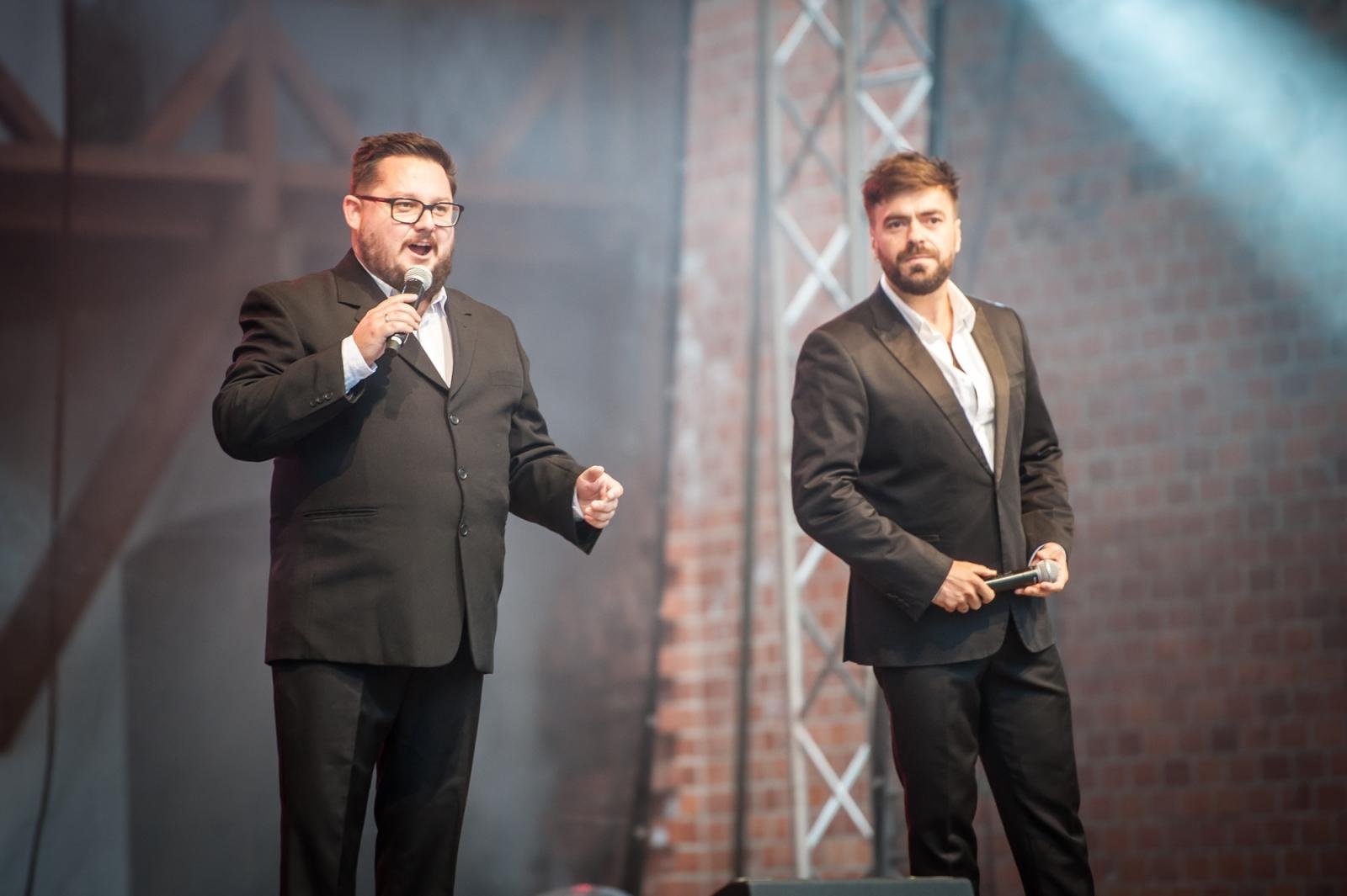 Zdjęcie w galerii na portalu naszraciborz.pl: Muzyczne pożegnanie lata na Zamku Piastowskim. Pompa Band i Il Mondo zaśpiewali dla publiczności [FOTO i WIDEO] wiadomości z regionu