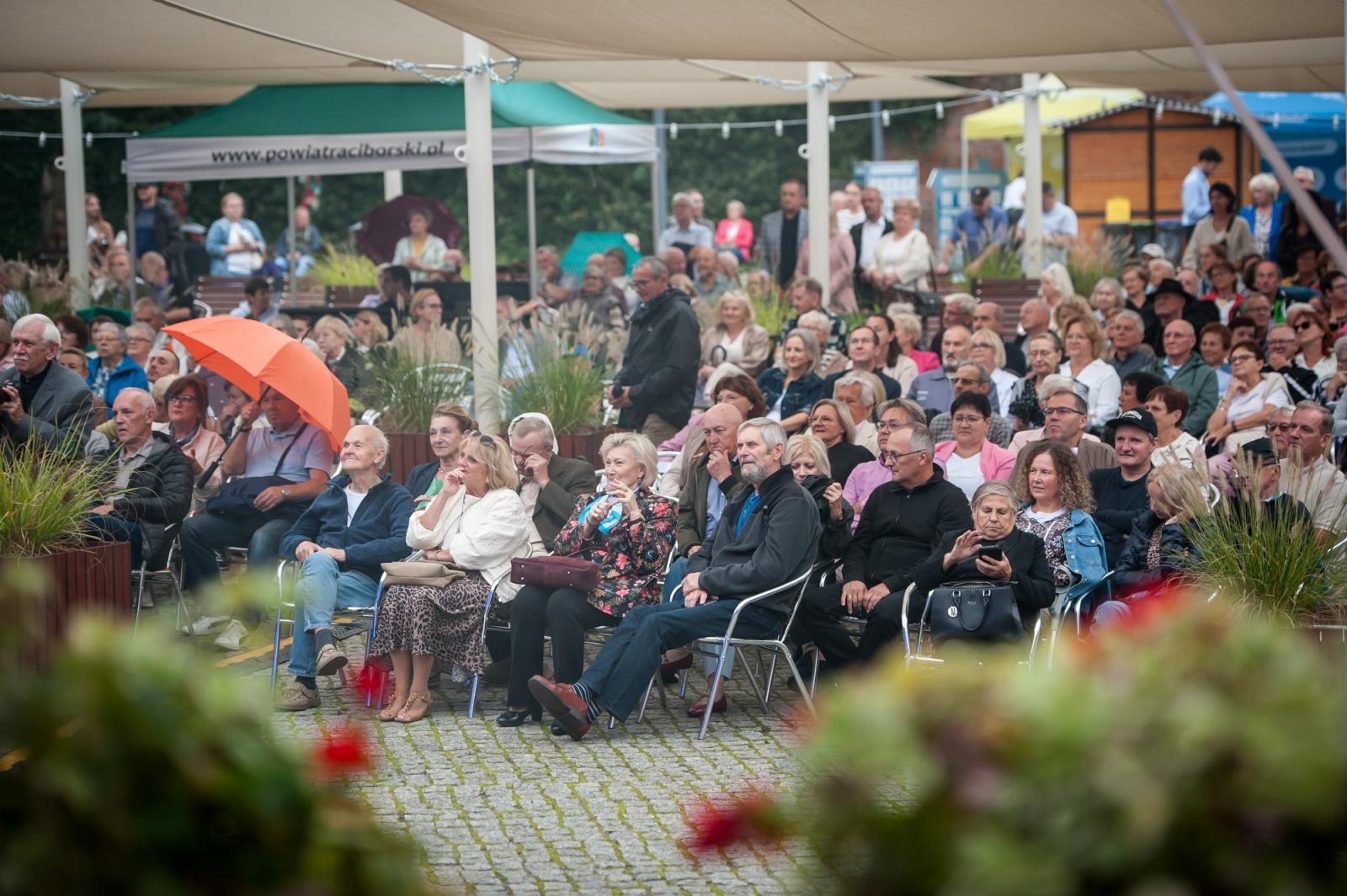 Zdjęcie w galerii na portalu naszraciborz.pl: Muzyczne pożegnanie lata na Zamku Piastowskim. Pompa Band i Il Mondo zaśpiewali dla publiczności [FOTO i WIDEO] wiadomości z regionu
