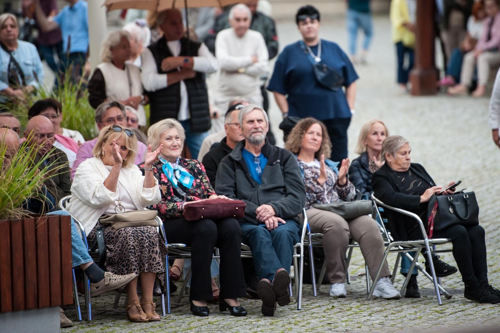 Zdjęcie w galerii na portalu naszraciborz.pl: Muzyczne pożegnanie lata na Zamku Piastowskim. Pompa Band i Il Mondo zaśpiewali dla publiczności [FOTO i WIDEO] wiadomości z regionu