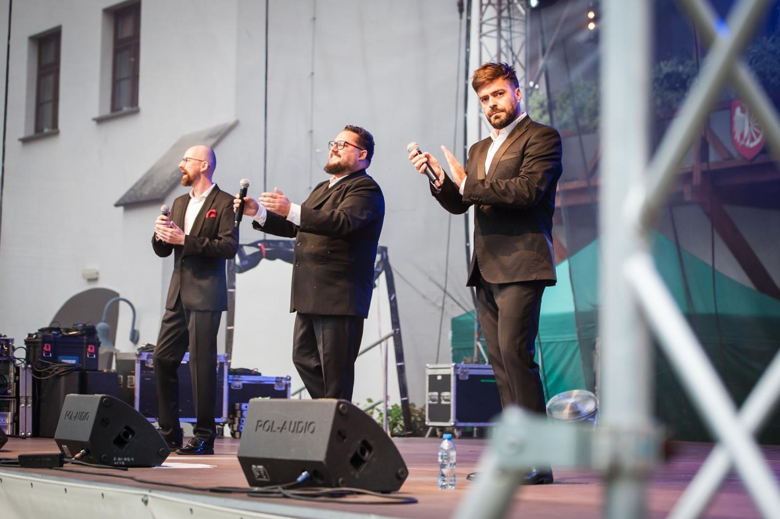 Zdjęcie w galerii na portalu naszraciborz.pl: Muzyczne pożegnanie lata na Zamku Piastowskim. Pompa Band i Il Mondo zaśpiewali dla publiczności [FOTO i WIDEO] wiadomości z regionu