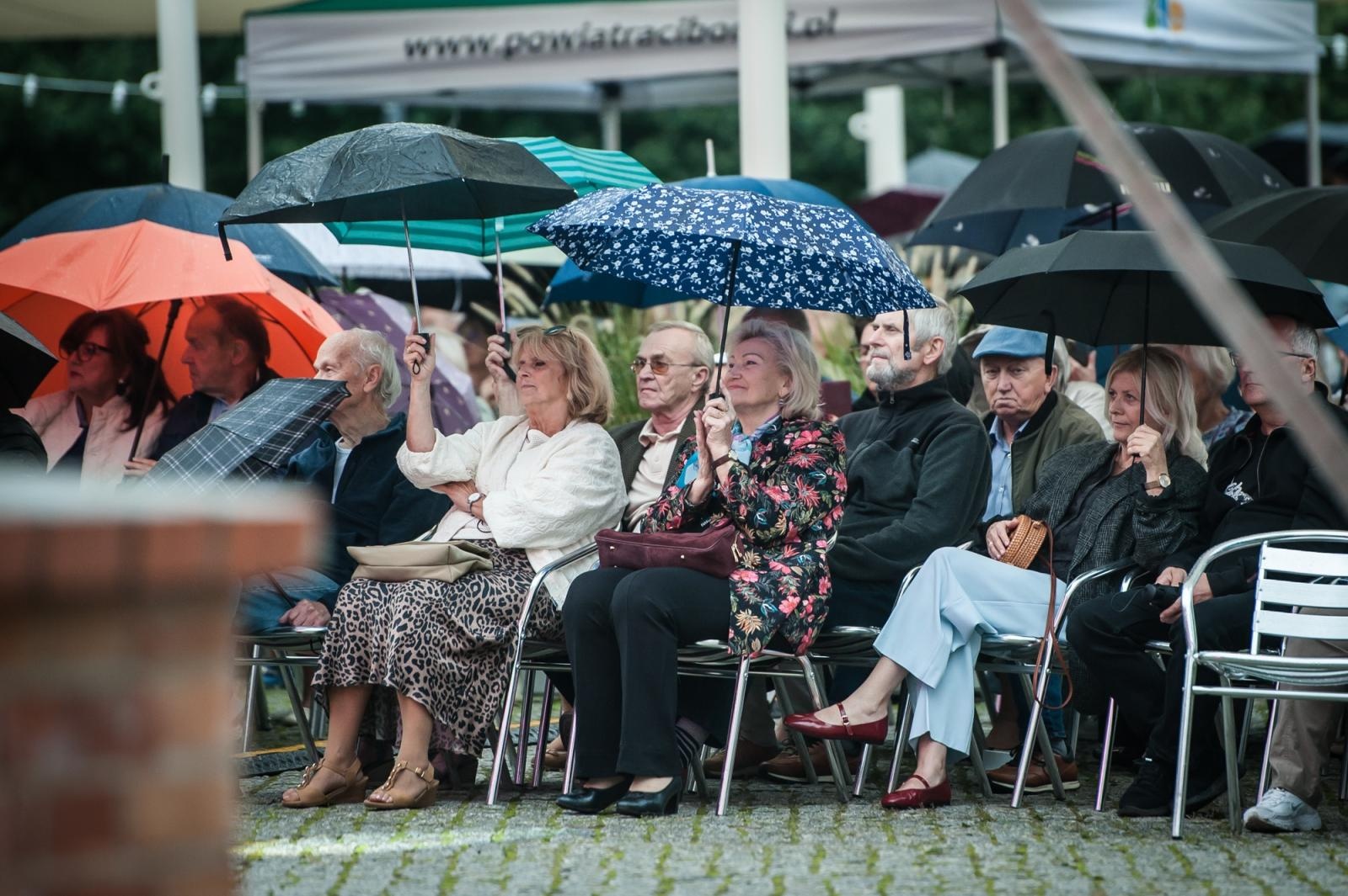 Zdjęcie w galerii na portalu naszraciborz.pl: Muzyczne pożegnanie lata na Zamku Piastowskim. Pompa Band i Il Mondo zaśpiewali dla publiczności [FOTO i WIDEO] wiadomości z regionu
