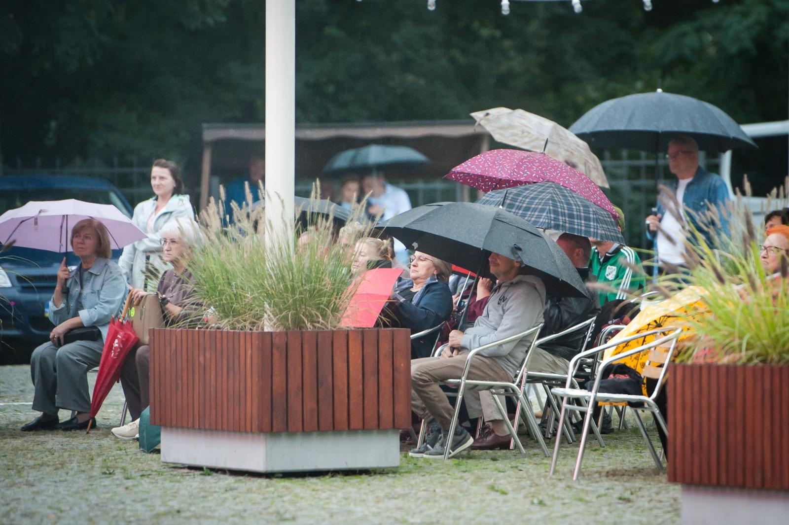 Zdjęcie w galerii na portalu naszraciborz.pl: Muzyczne pożegnanie lata na Zamku Piastowskim. Pompa Band i Il Mondo zaśpiewali dla publiczności [FOTO i WIDEO] wiadomości z regionu