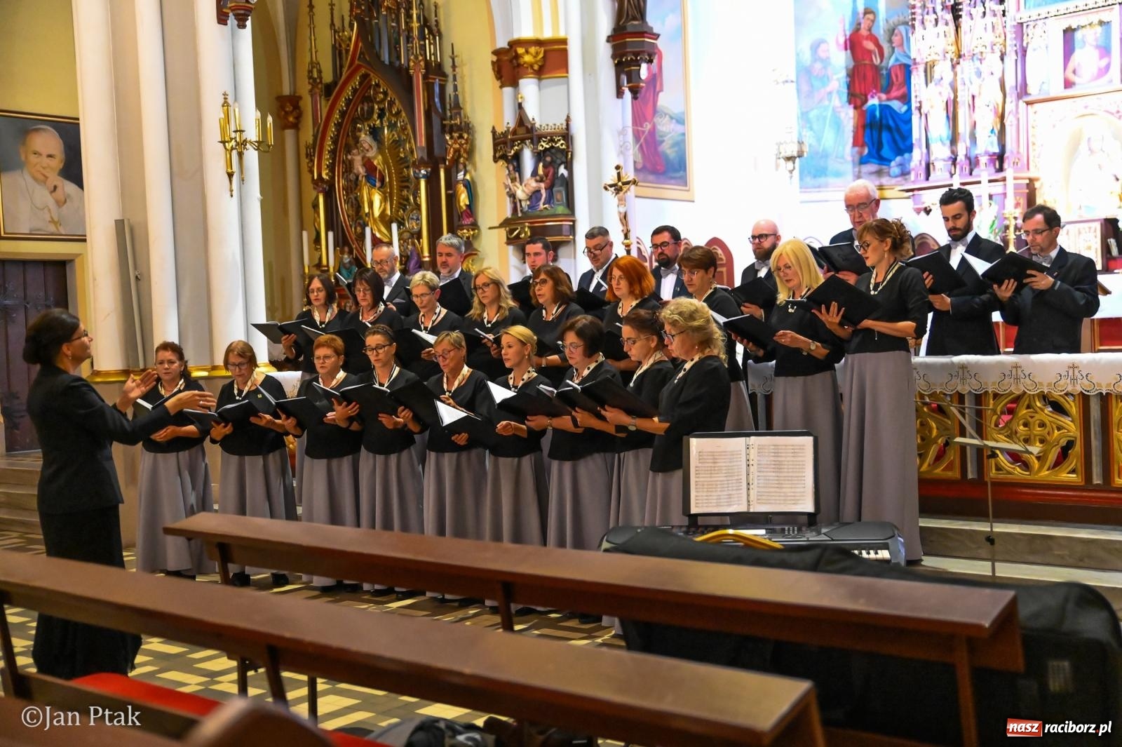 Zdjęcie w galerii na portalu naszraciborz.pl: Muzyka organowa i chóralna zabrzmiała w kościele św. Jana Chrzciciela wiadomości z regionu