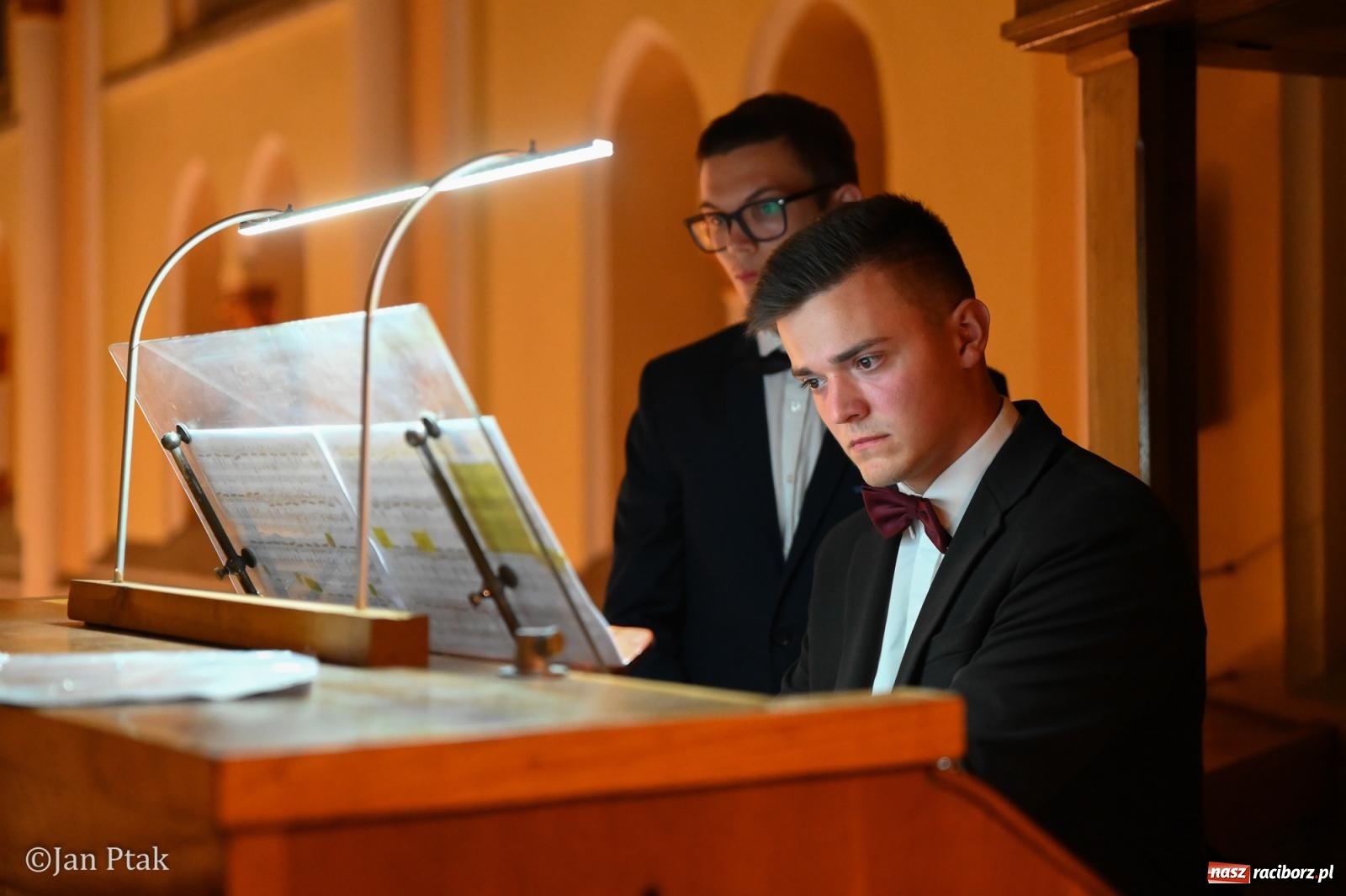 Zdjęcie w galerii na portalu naszraciborz.pl: Muzyka organowa i chóralna zabrzmiała w kościele św. Jana Chrzciciela wiadomości z regionu