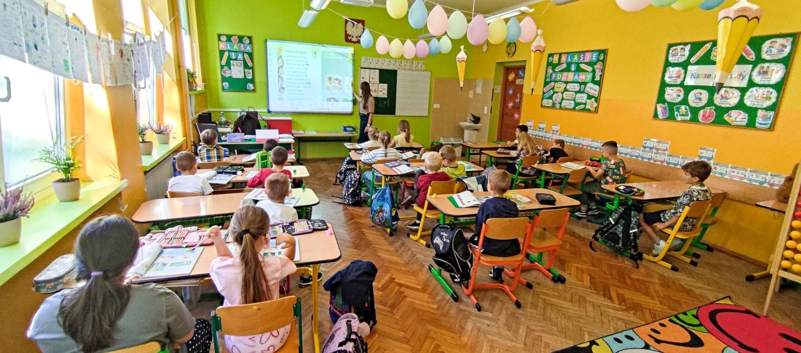 Zdjęcie w galerii na portalu naszraciborz.pl: Szkoła Podstawowa nr 13 rozpoczyna rok szkolny z pracownią AI wiadomości z regionu