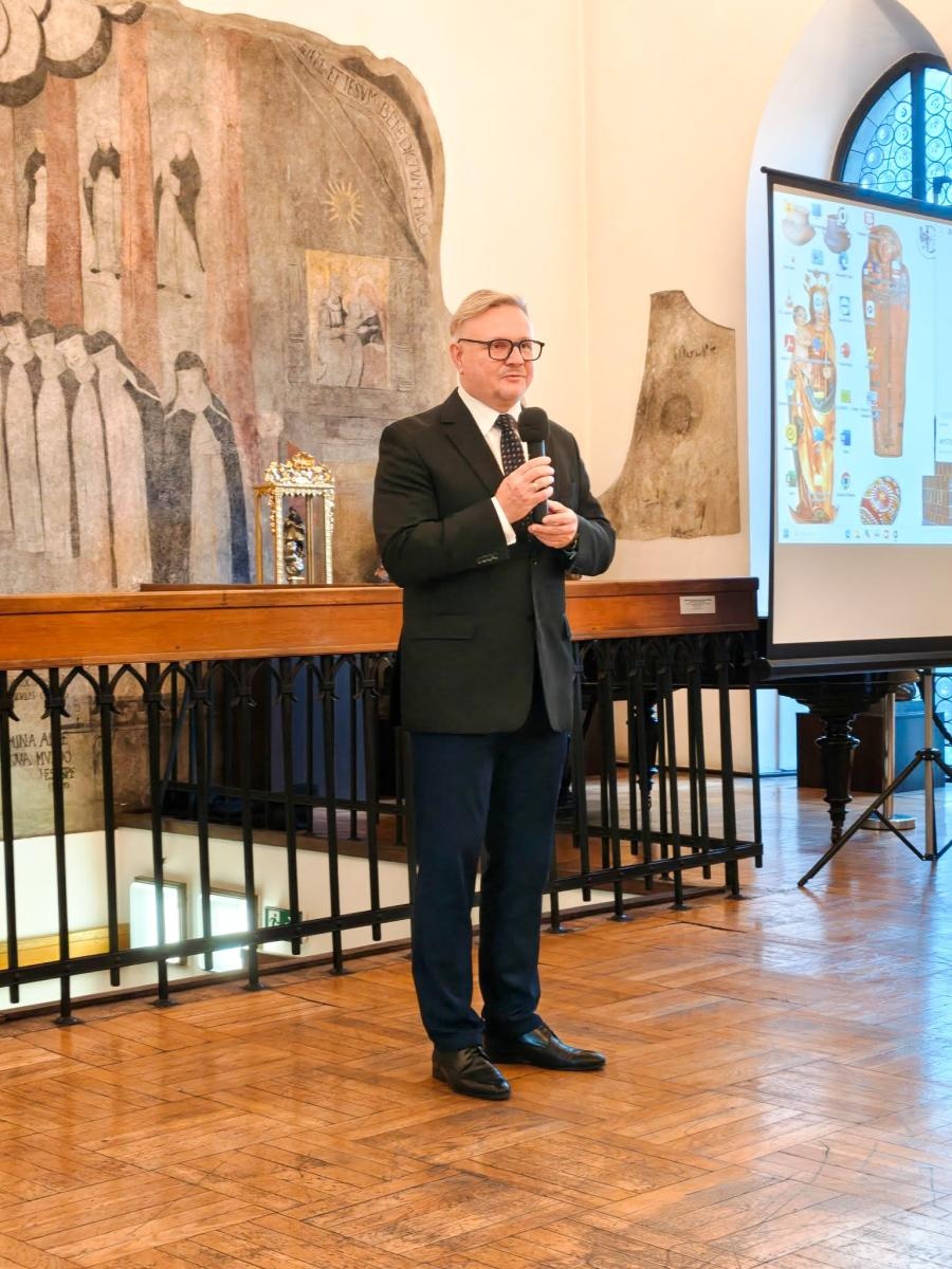 Zdjęcie w galerii na portalu naszraciborz.pl: Ach biada, biada, poszłam za dziada! W Muzeum w Raciborzu otwarto wystawę o dawnych weselach wiadomości z regionu