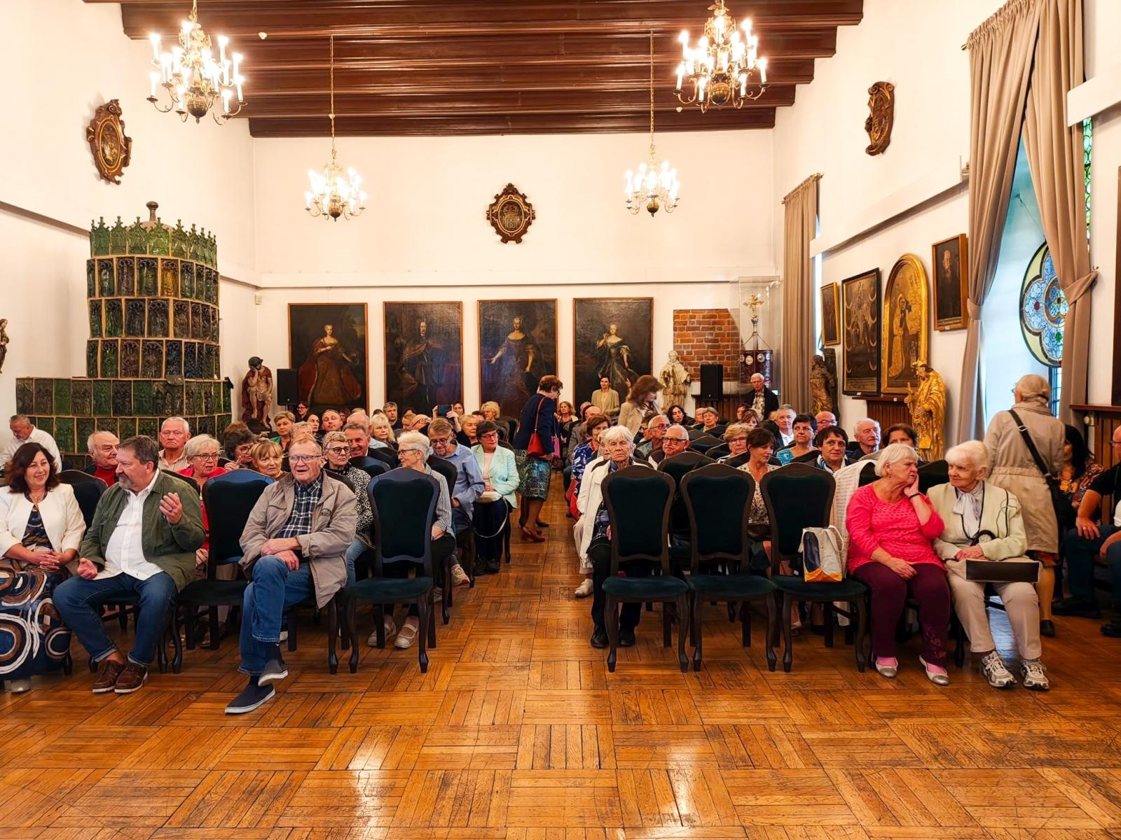Zdjęcie w galerii na portalu naszraciborz.pl: Ach biada, biada, poszłam za dziada! W Muzeum w Raciborzu otwarto wystawę o dawnych weselach wiadomości z regionu