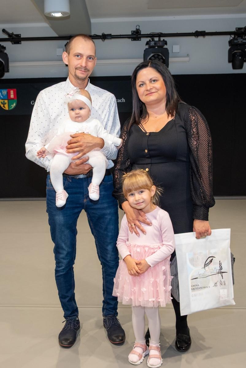 Zdjęcie w galerii na portalu naszraciborz.pl: Najmłodsi mieszkańcy gminy Krzyżanowice oficjalnie powitani. W Tworkowie spotkały się rodziny wiadomości z regionu