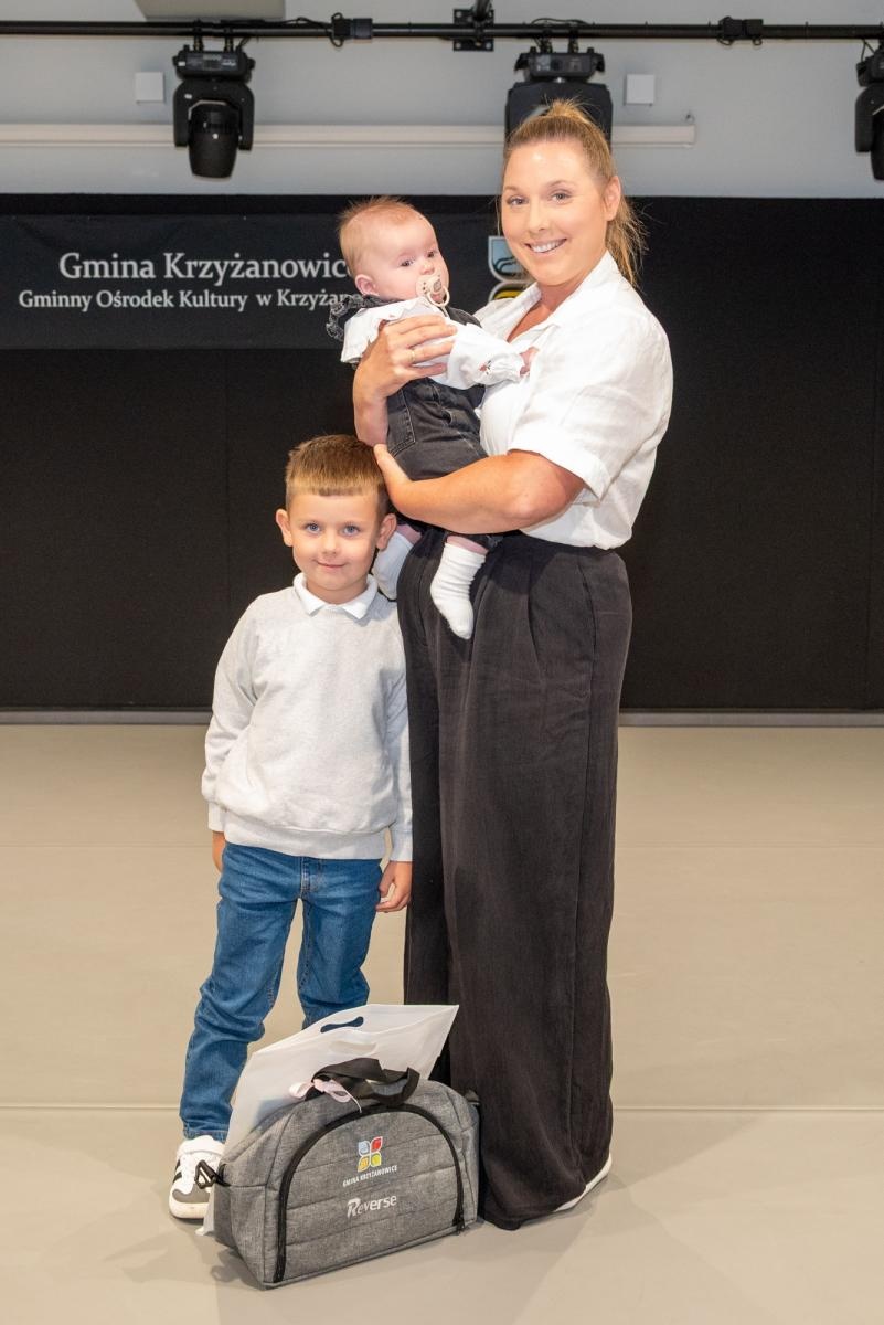Zdjęcie w galerii na portalu naszraciborz.pl: Najmłodsi mieszkańcy gminy Krzyżanowice oficjalnie powitani. W Tworkowie spotkały się rodziny wiadomości z regionu