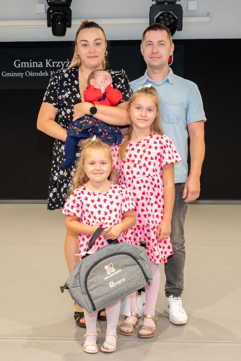 Zdjęcie w galerii na portalu naszraciborz.pl: Najmłodsi mieszkańcy gminy Krzyżanowice oficjalnie powitani. W Tworkowie spotkały się rodziny wiadomości z regionu
