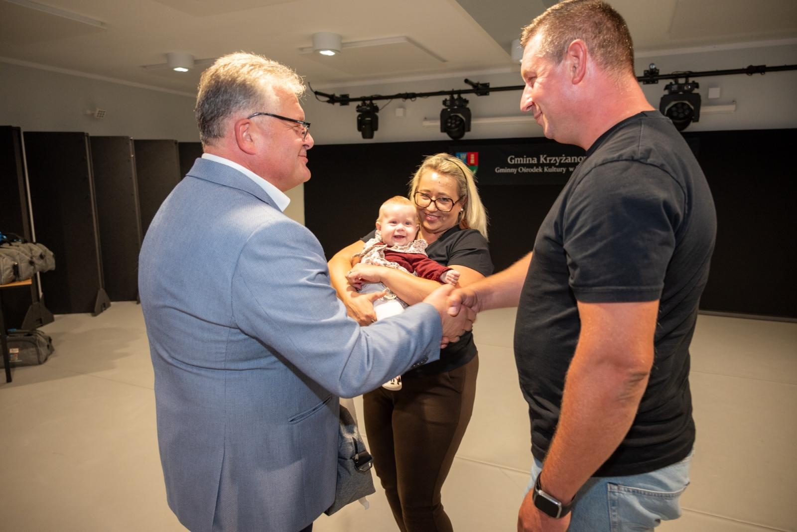 Zdjęcie w galerii na portalu naszraciborz.pl: Najmłodsi mieszkańcy gminy Krzyżanowice oficjalnie powitani. W Tworkowie spotkały się rodziny wiadomości z regionu