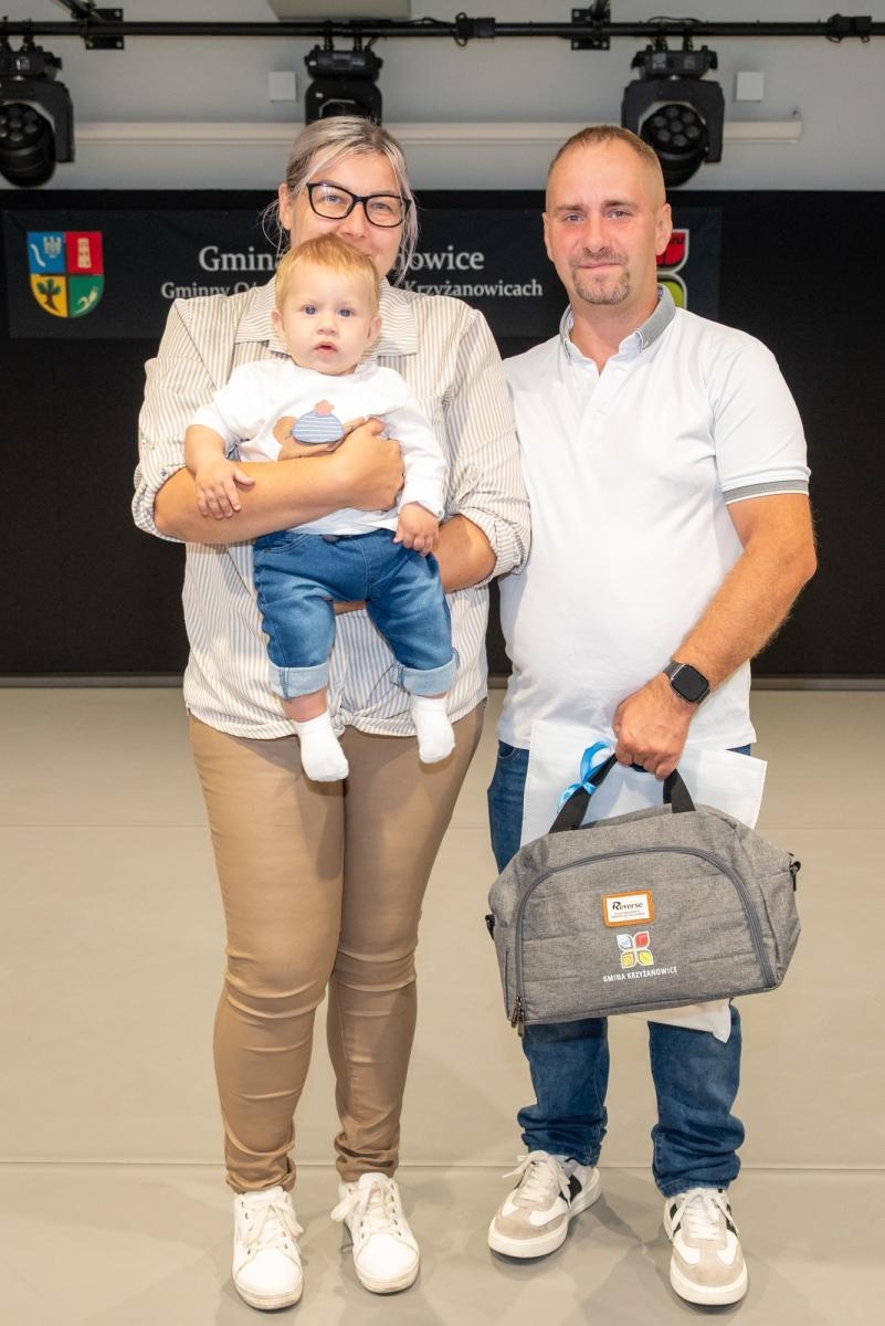 Zdjęcie w galerii na portalu naszraciborz.pl: Najmłodsi mieszkańcy gminy Krzyżanowice oficjalnie powitani. W Tworkowie spotkały się rodziny wiadomości z regionu