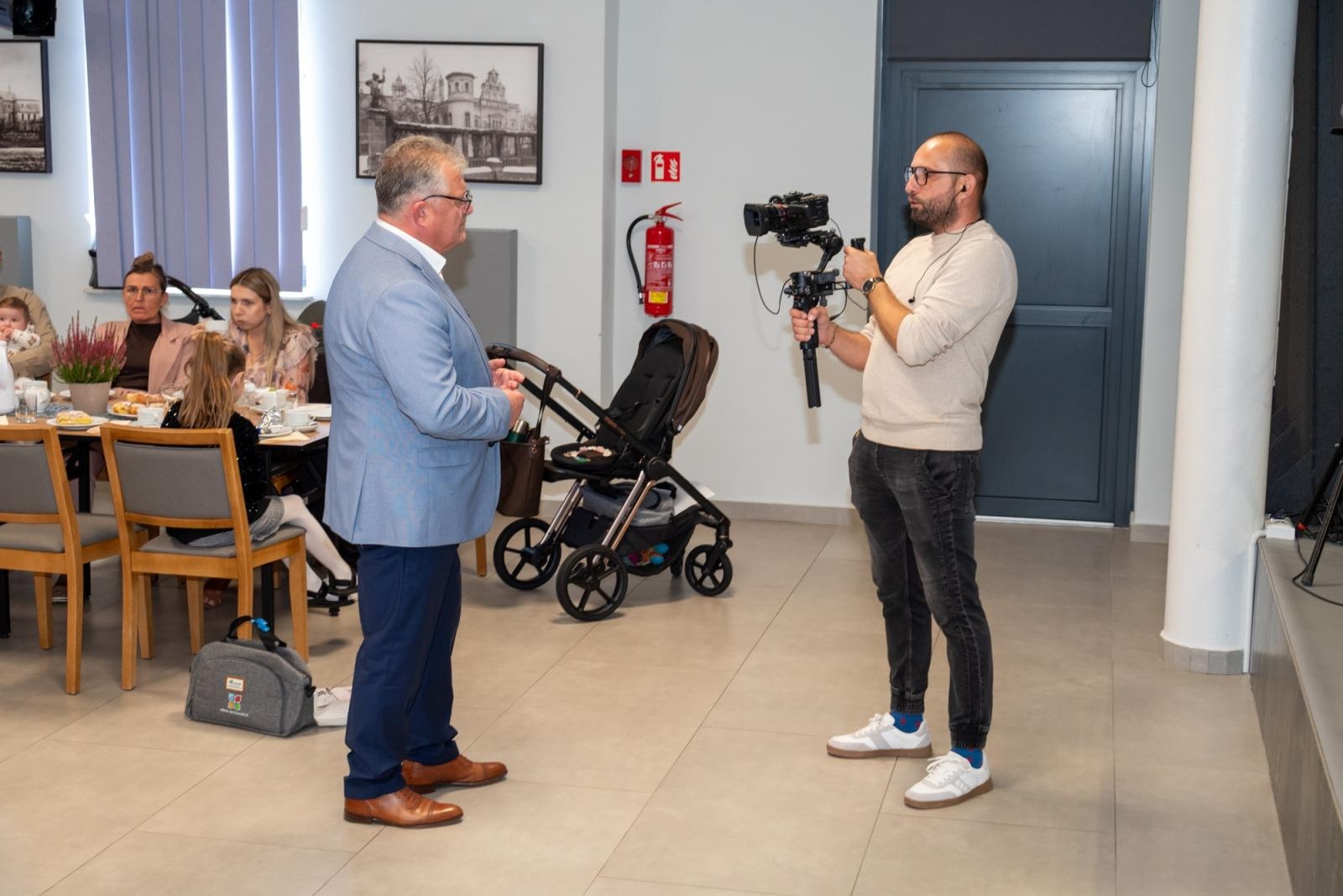 Zdjęcie w galerii na portalu naszraciborz.pl: Najmłodsi mieszkańcy gminy Krzyżanowice oficjalnie powitani. W Tworkowie spotkały się rodziny wiadomości z regionu