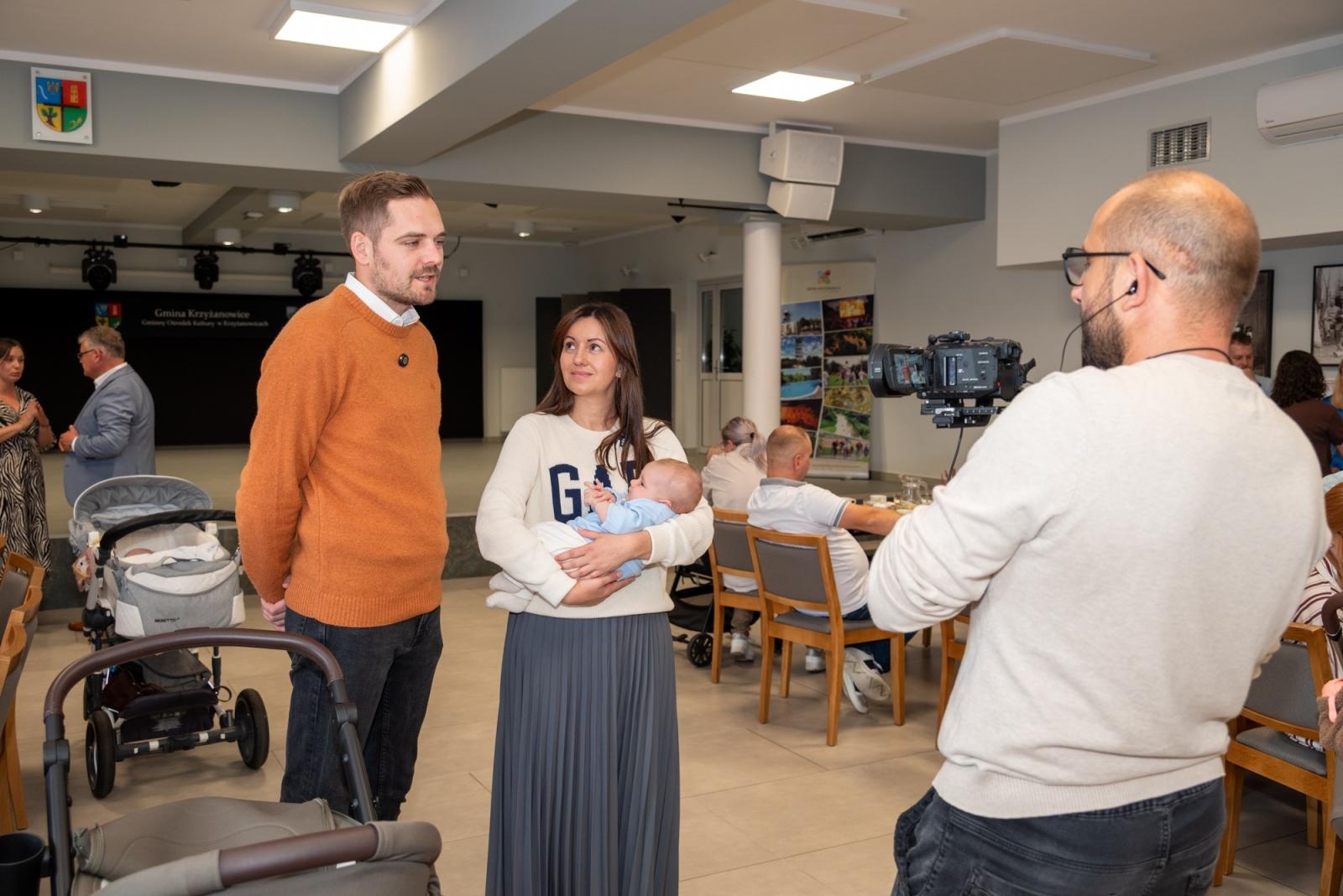 Zdjęcie w galerii na portalu naszraciborz.pl: Najmłodsi mieszkańcy gminy Krzyżanowice oficjalnie powitani. W Tworkowie spotkały się rodziny wiadomości z regionu
