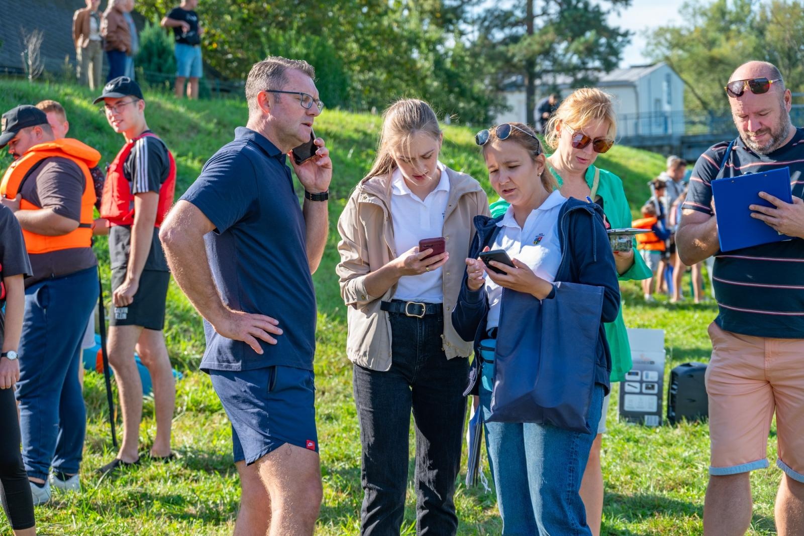 Zdjęcie w galerii na portalu naszraciborz.pl: Kajakowe pożegnanie sezonu na Granicznych Meandrach Odry. Polacy i Czesi znów spotkali się na rzece wiadomości z regionu