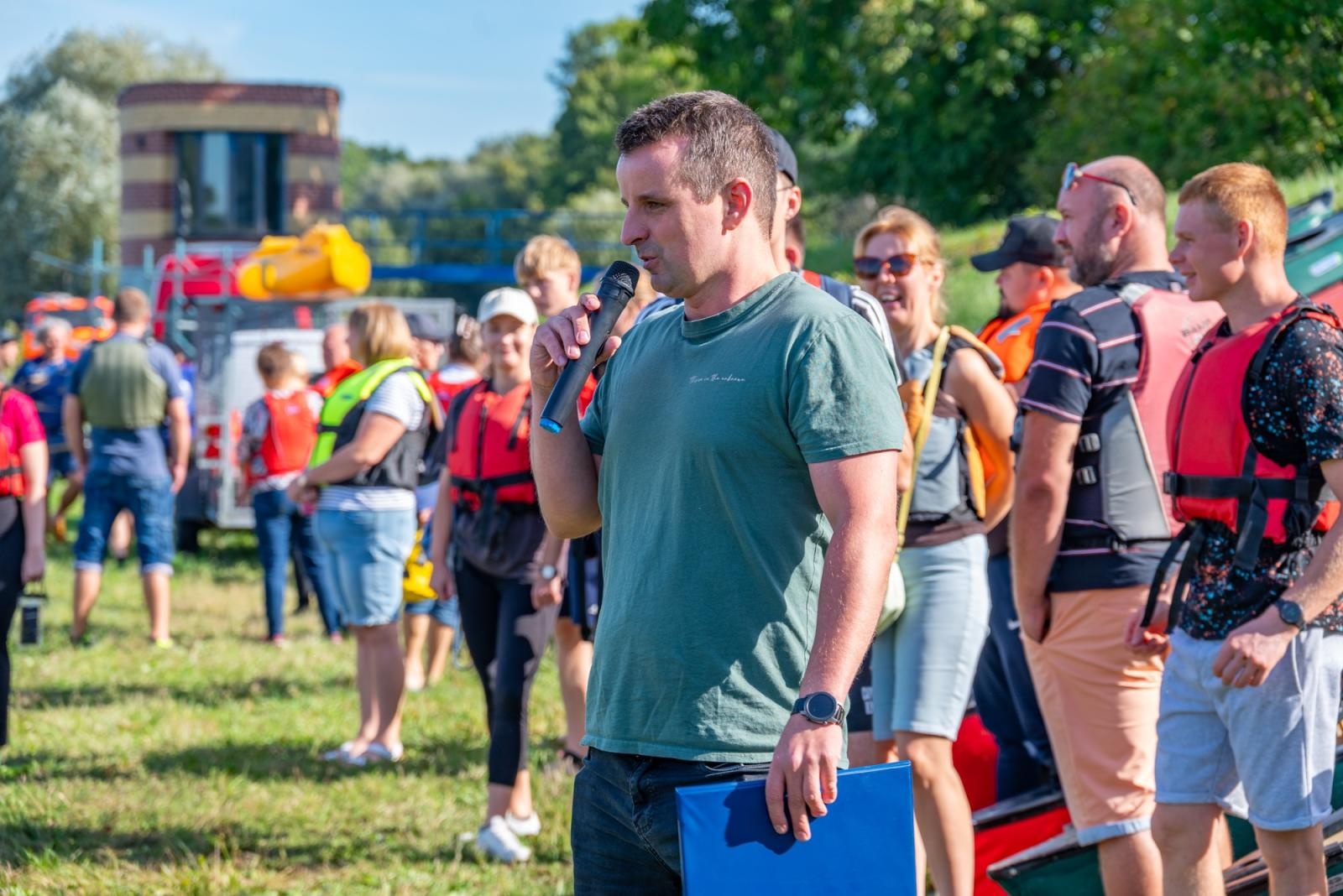 Zdjęcie w galerii na portalu naszraciborz.pl: Kajakowe pożegnanie sezonu na Granicznych Meandrach Odry. Polacy i Czesi znów spotkali się na rzece wiadomości z regionu