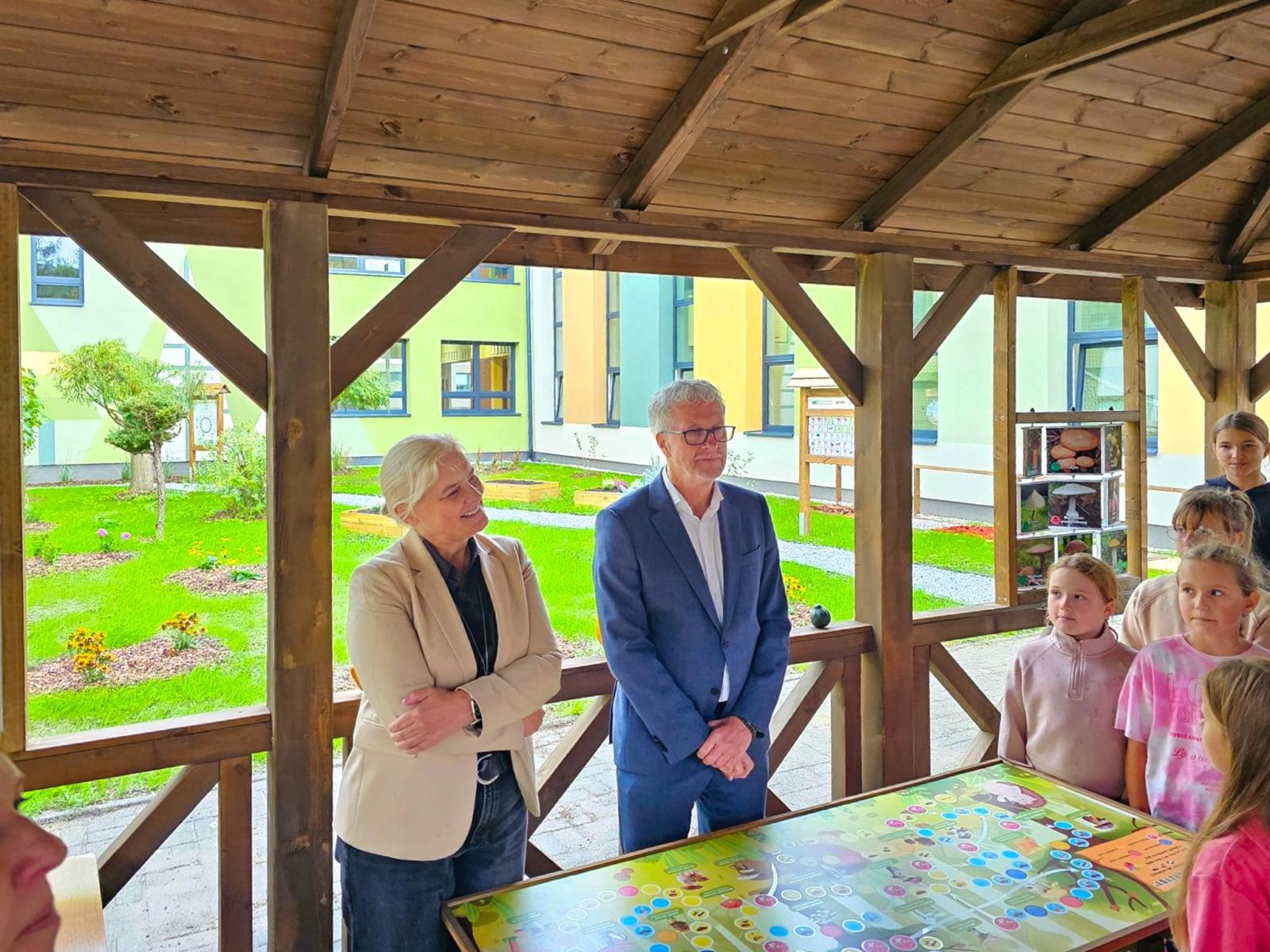 Zdjęcie w galerii na portalu naszraciborz.pl: Nowa ekopracownia pod chmurką przy raciborskiej szkole wiadomości z regionu
