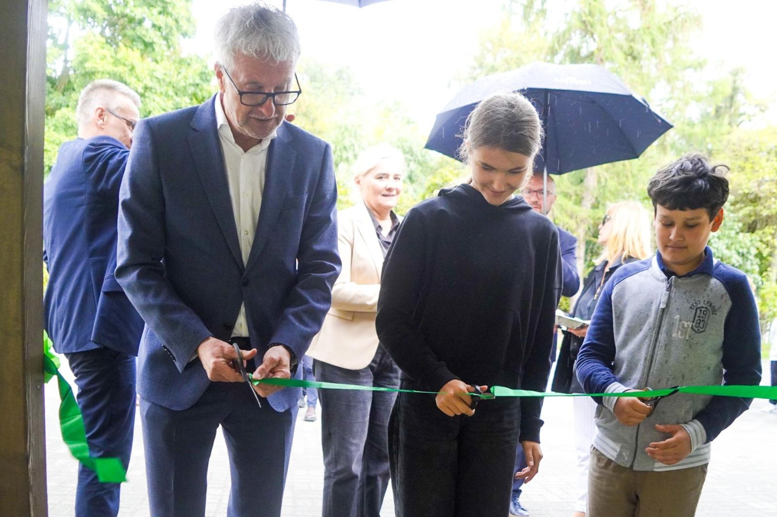 Zdjęcie w galerii na portalu naszraciborz.pl: Nowa ekopracownia pod chmurką przy raciborskiej szkole wiadomości z regionu