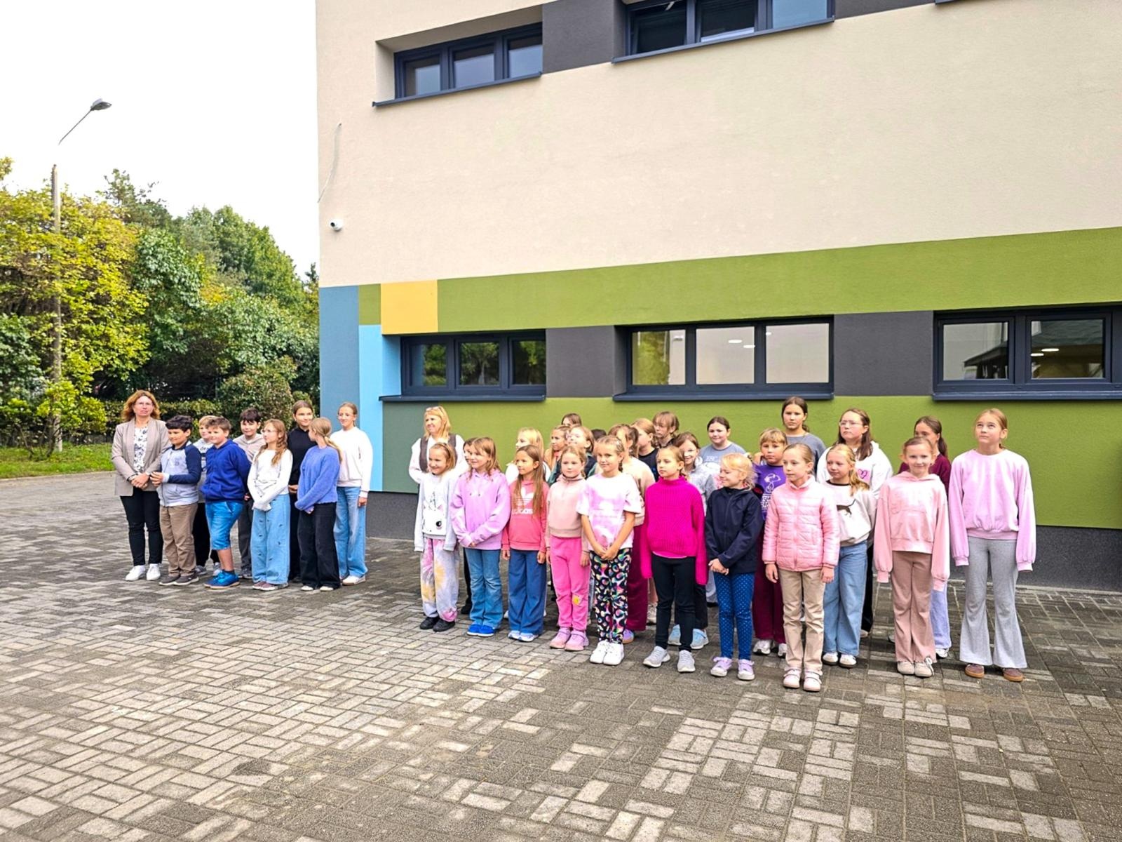 Zdjęcie w galerii na portalu naszraciborz.pl: Nowa ekopracownia pod chmurką przy raciborskiej szkole wiadomości z regionu